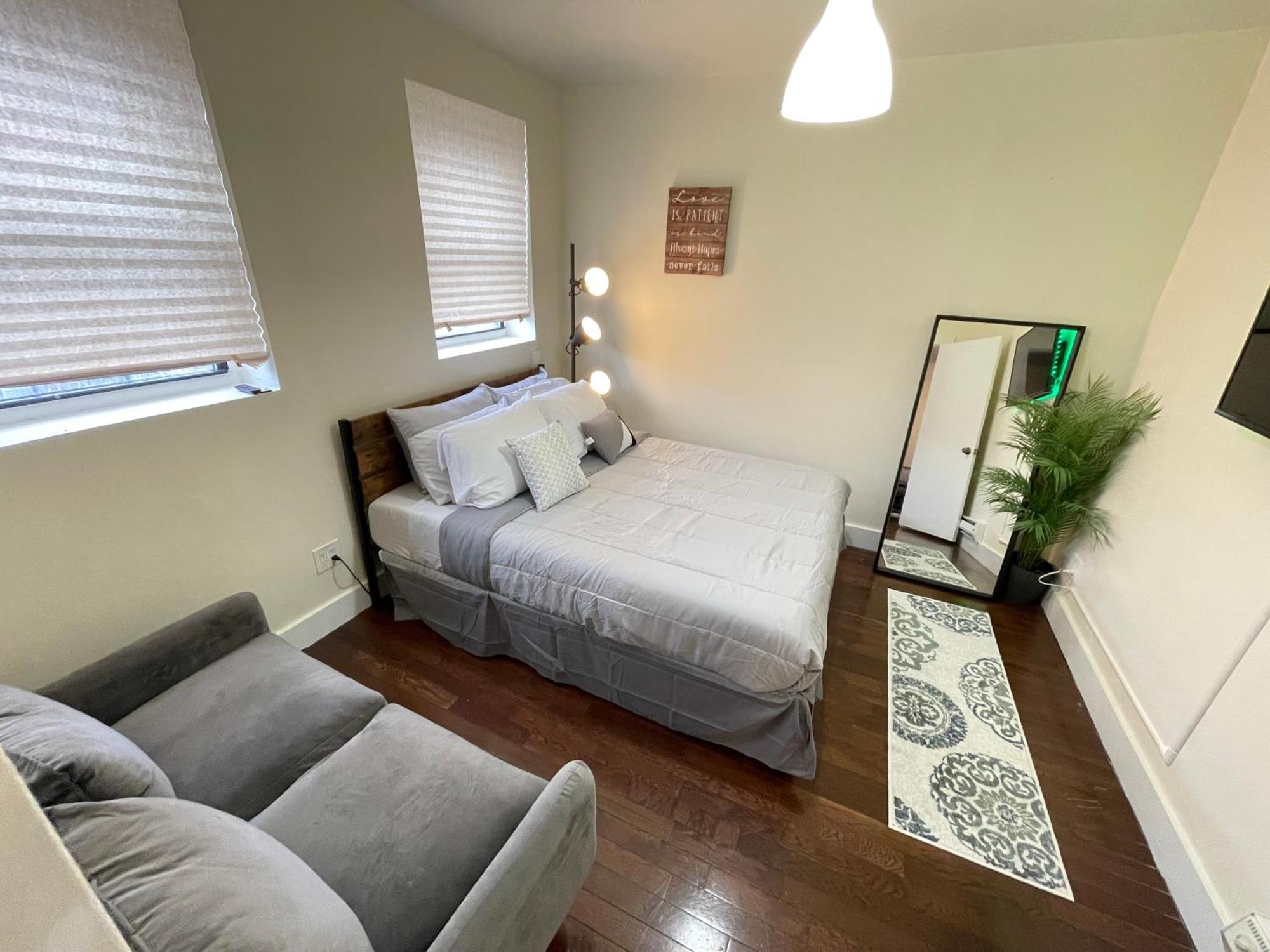 Appartement Unique Three Bedroom W/ Workspace *