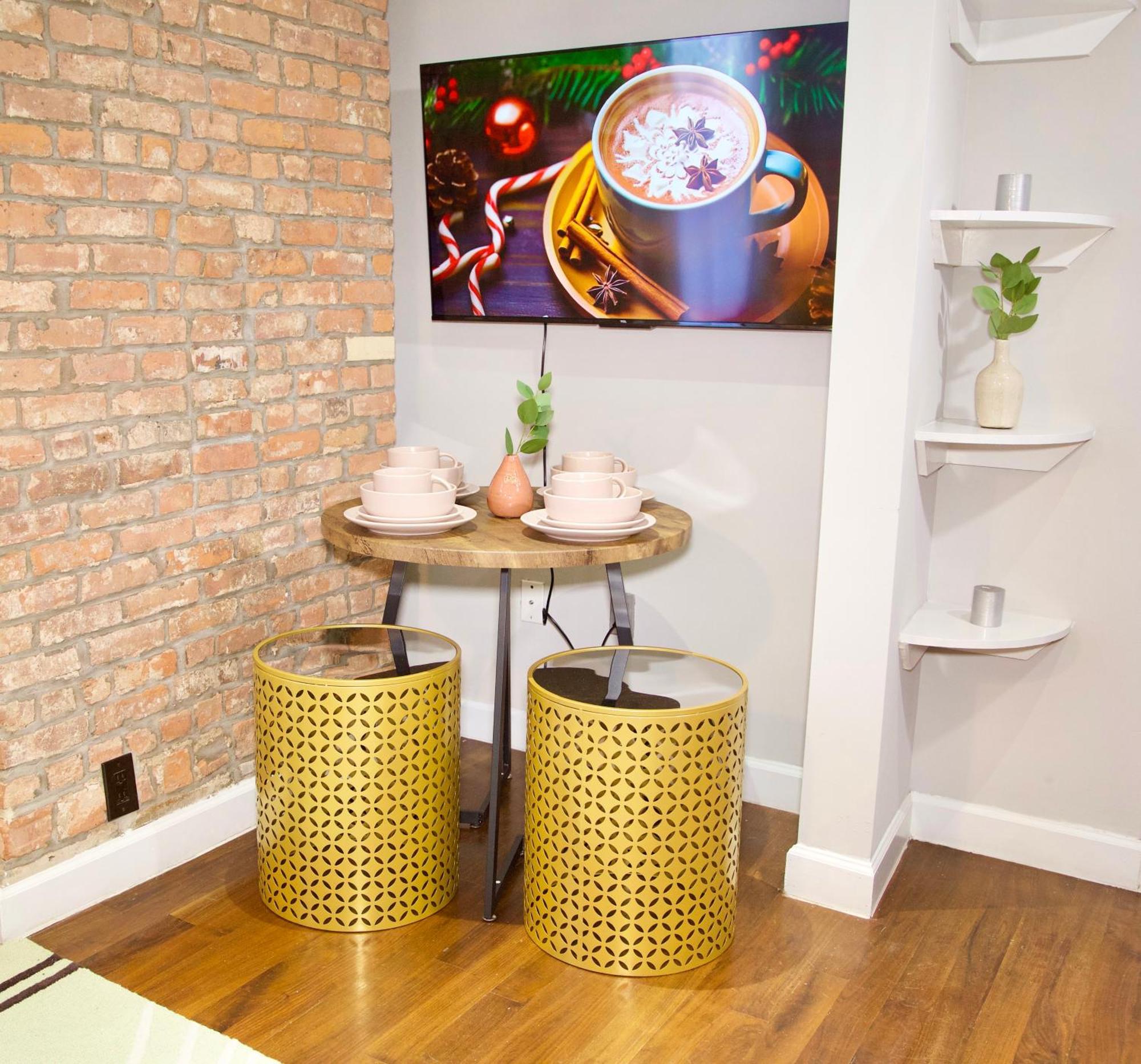 Apartment Style Near Park