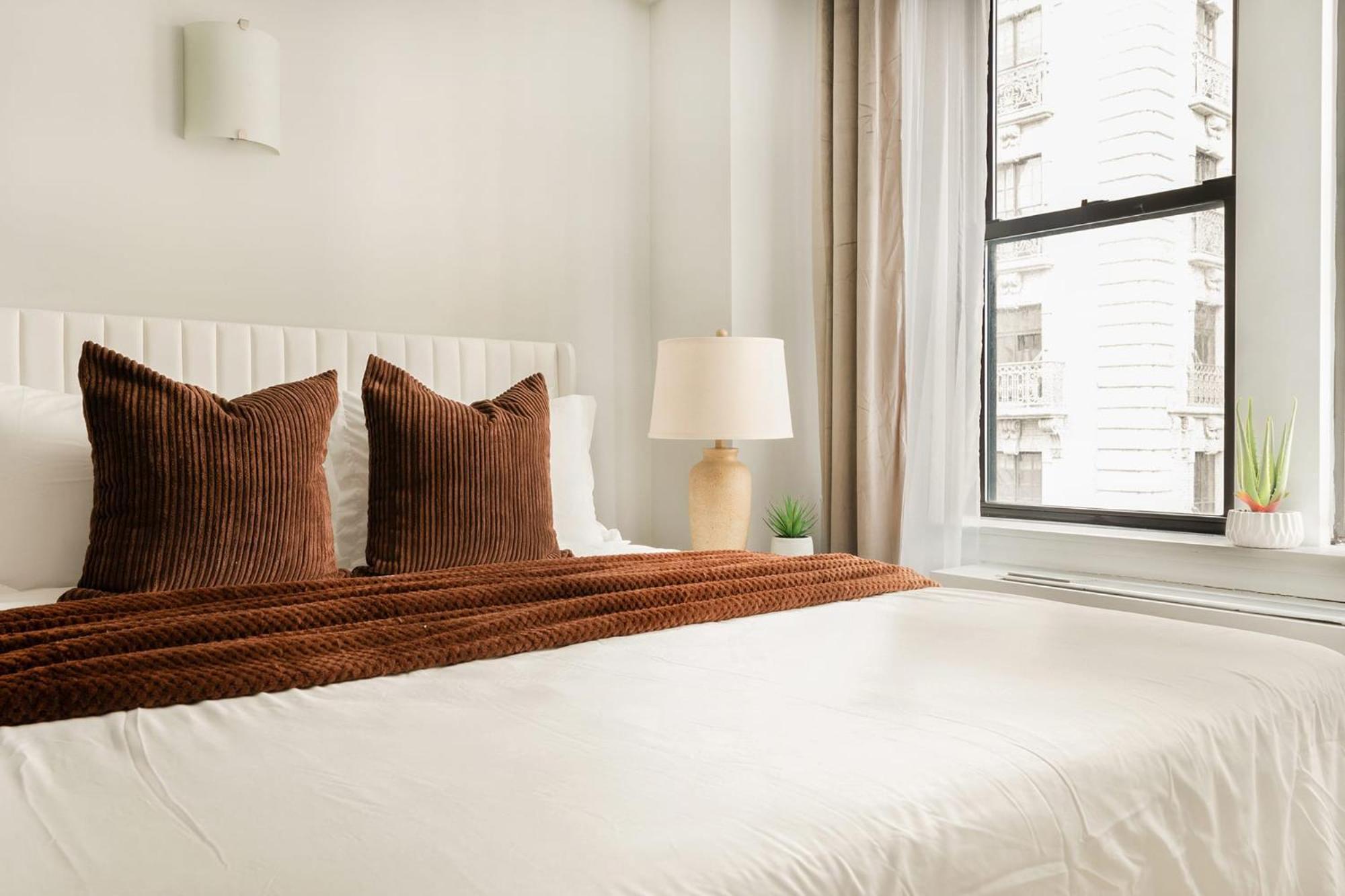 73-1004 New Uws Doorman Gym Apartment