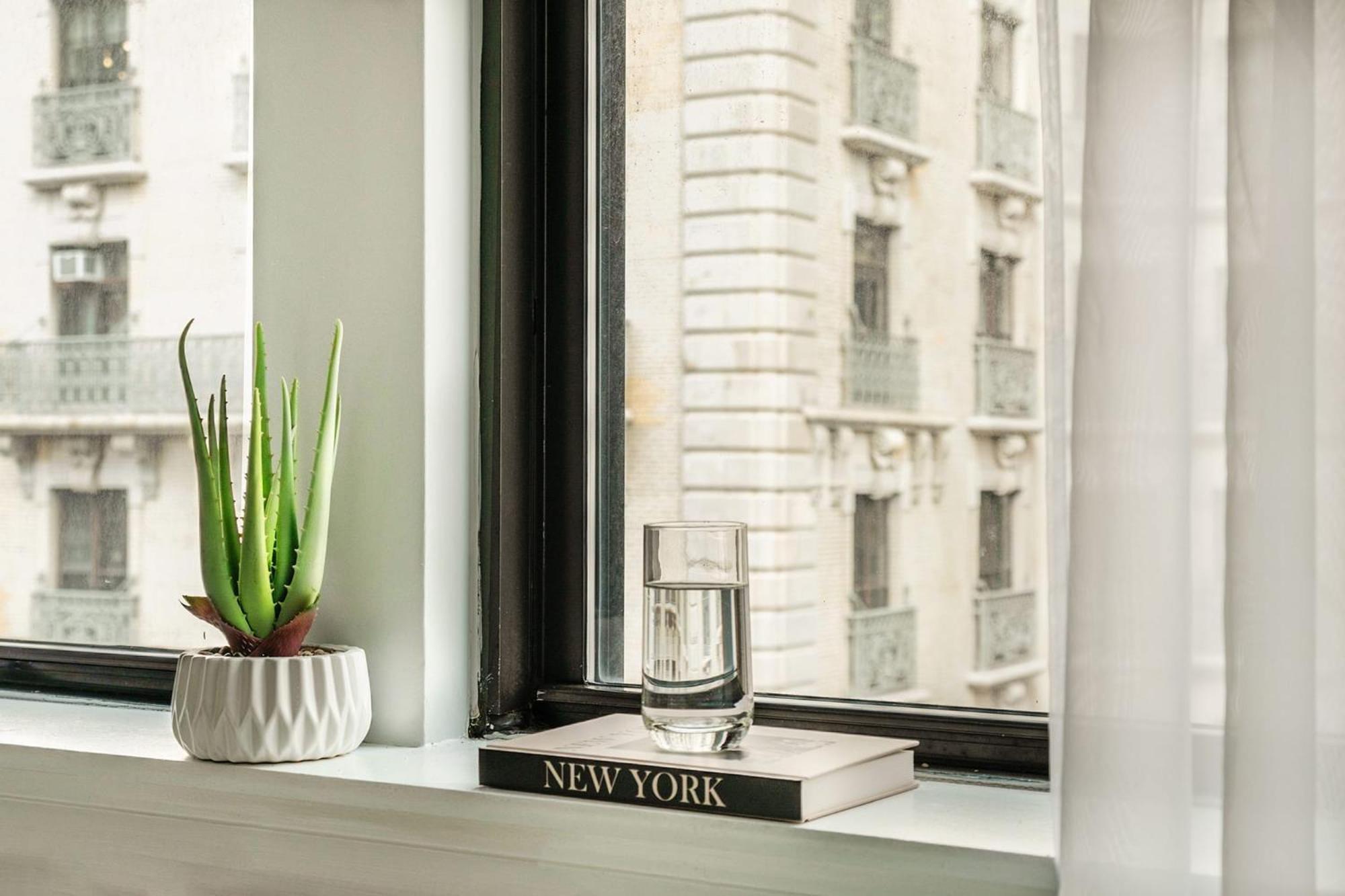 73-1004 New Uws Doorman Gym New York