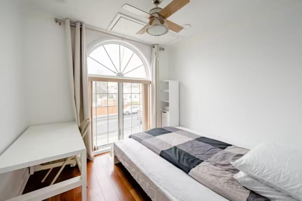 Luxury Hotel-style In Queens, * New York