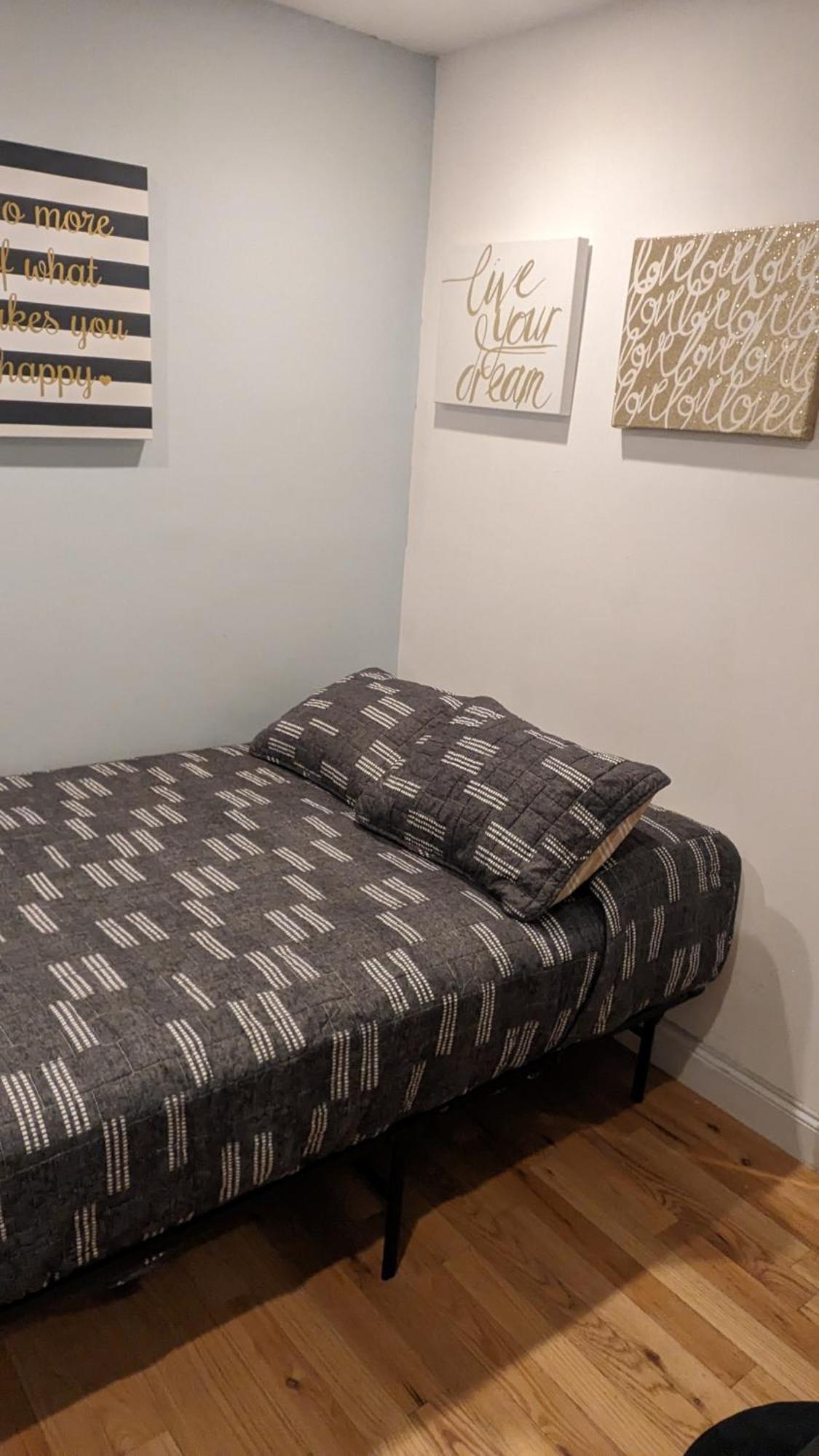 Park East And Museums Homestay *