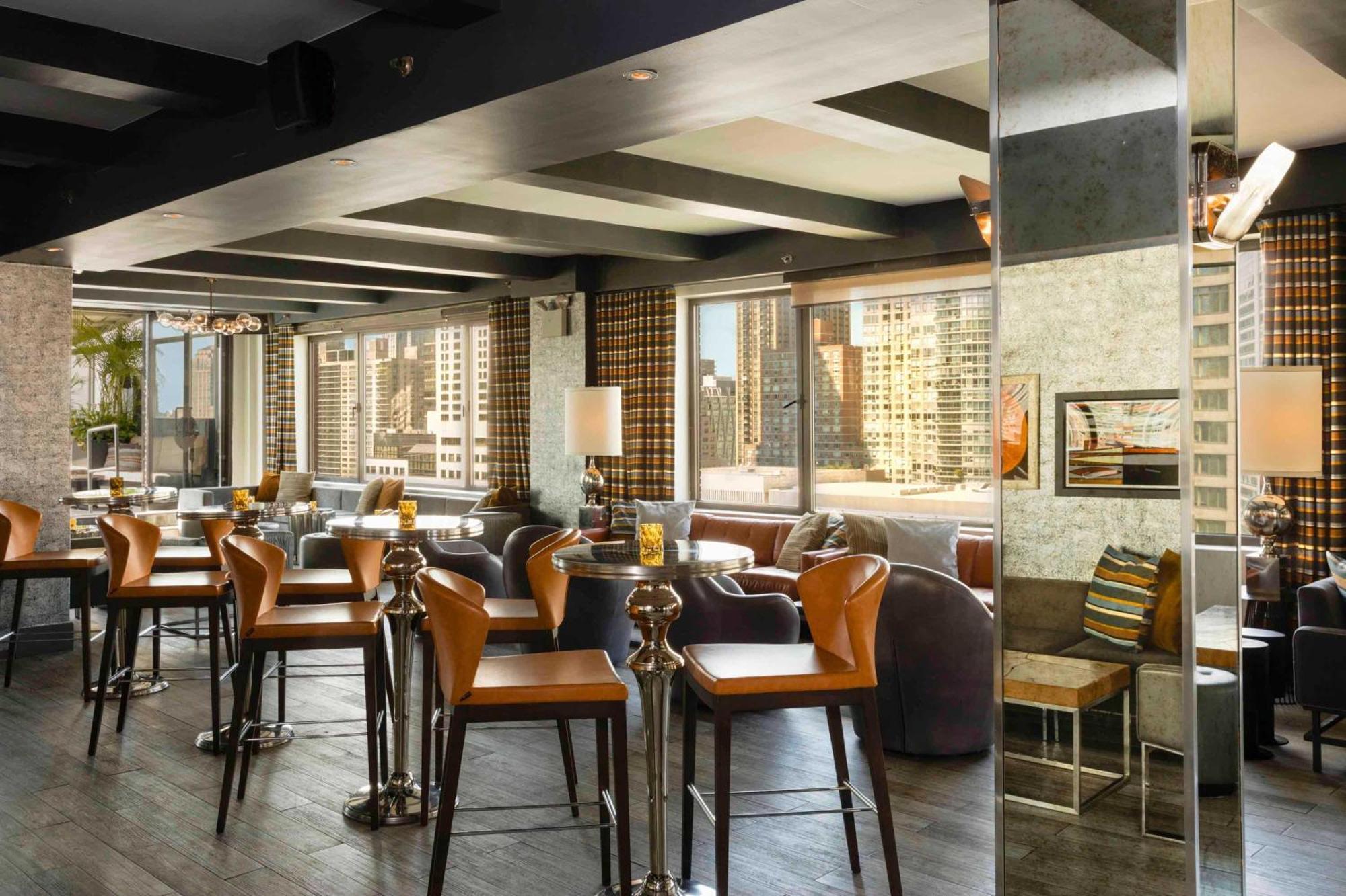 Empire Hotel 4*