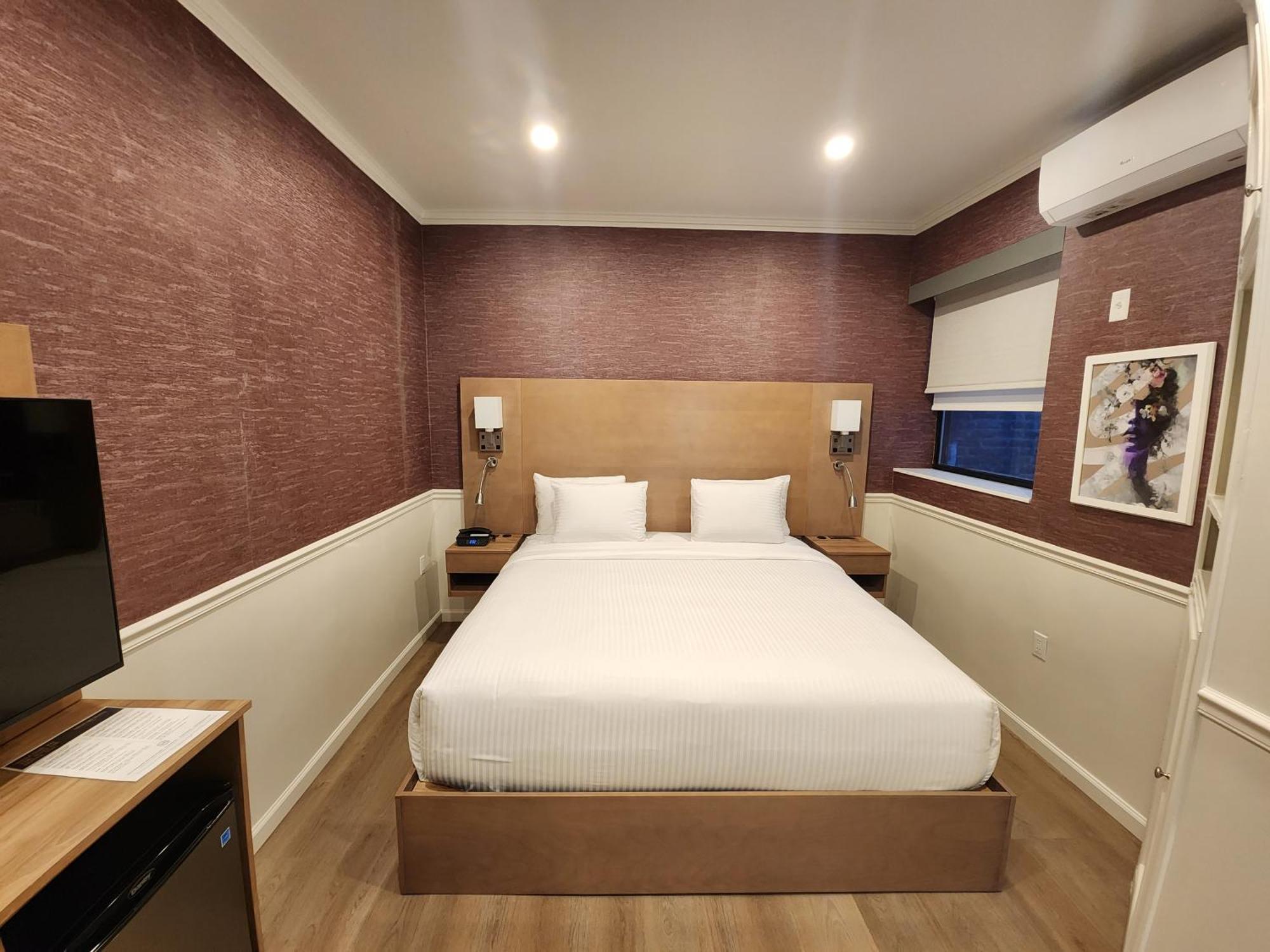 The Mayfair Times Square, An Ascend Collection Hotel New York