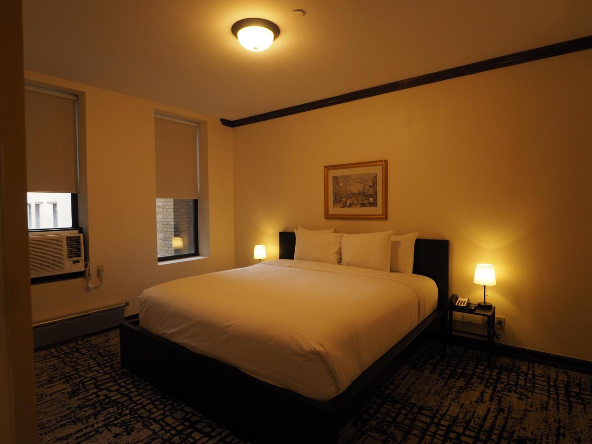 Night Broadway Hotel 3*