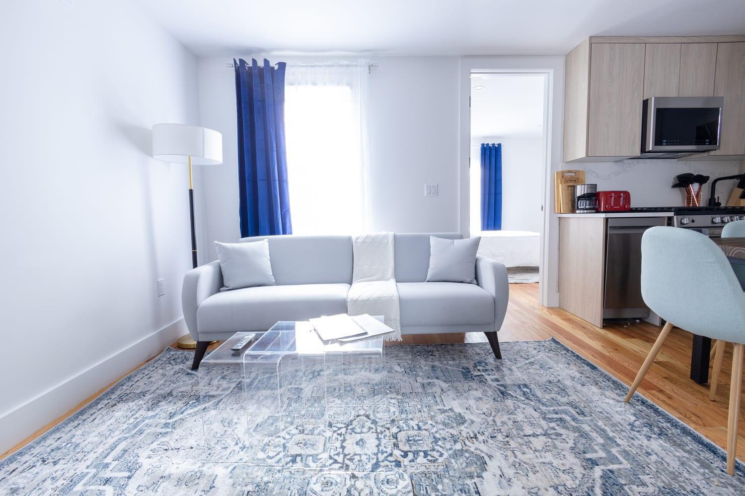 323-2 Specious 2br Williamsburg *