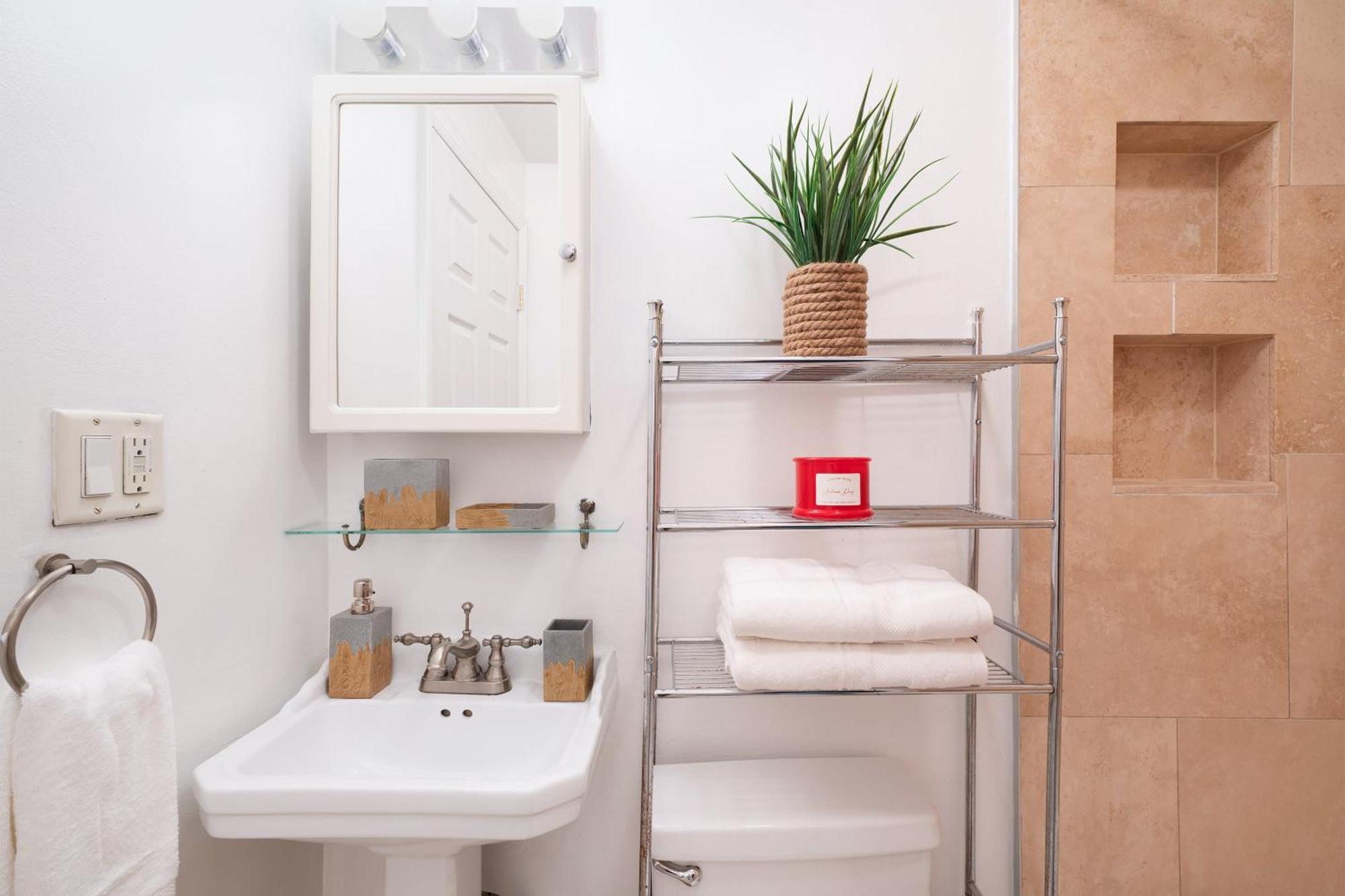 1435-3-3 Bedrooms 2bath W D Prime Upper East Apartment