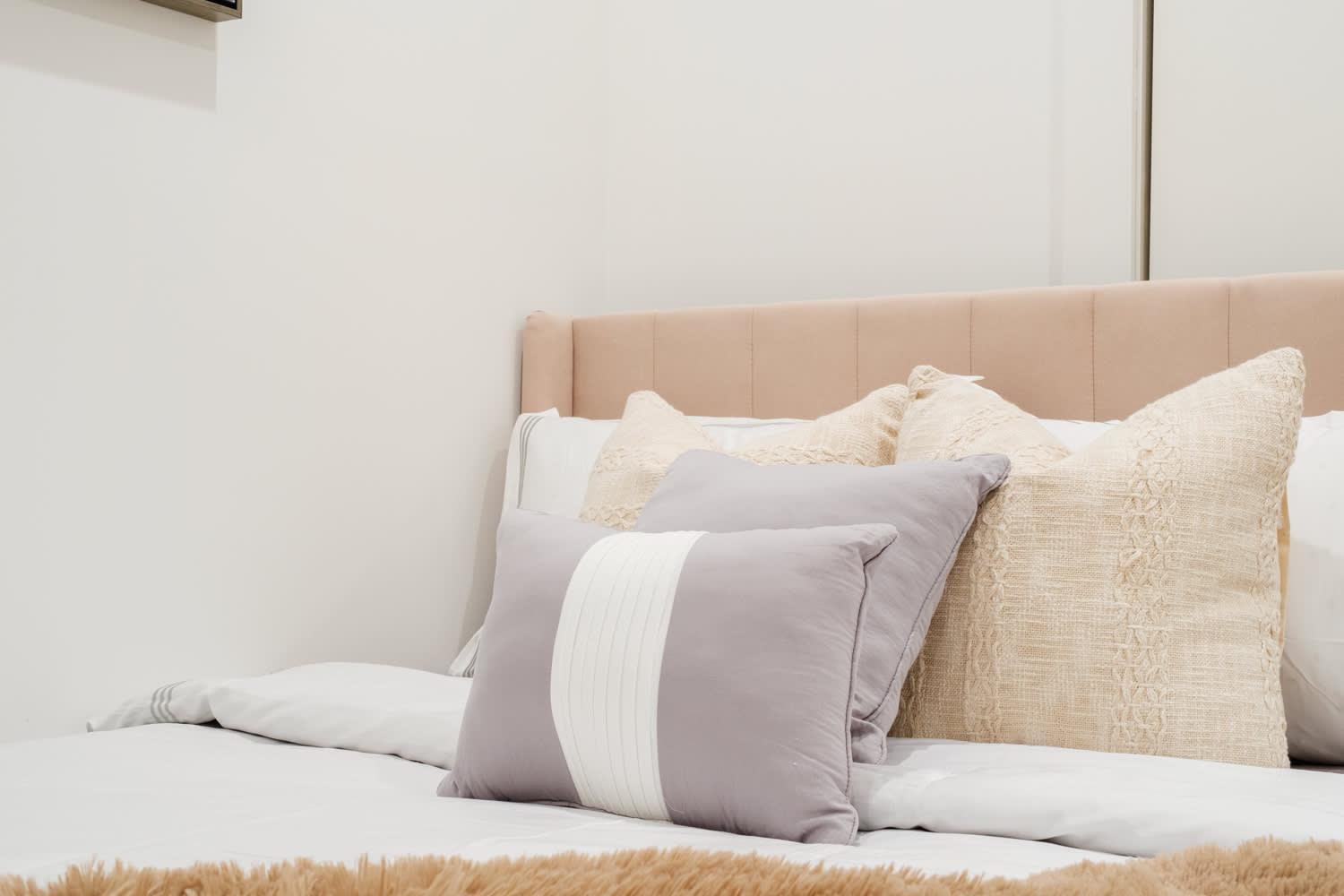 1288-4r Newly Furnished Prime Ues 2br Apartment