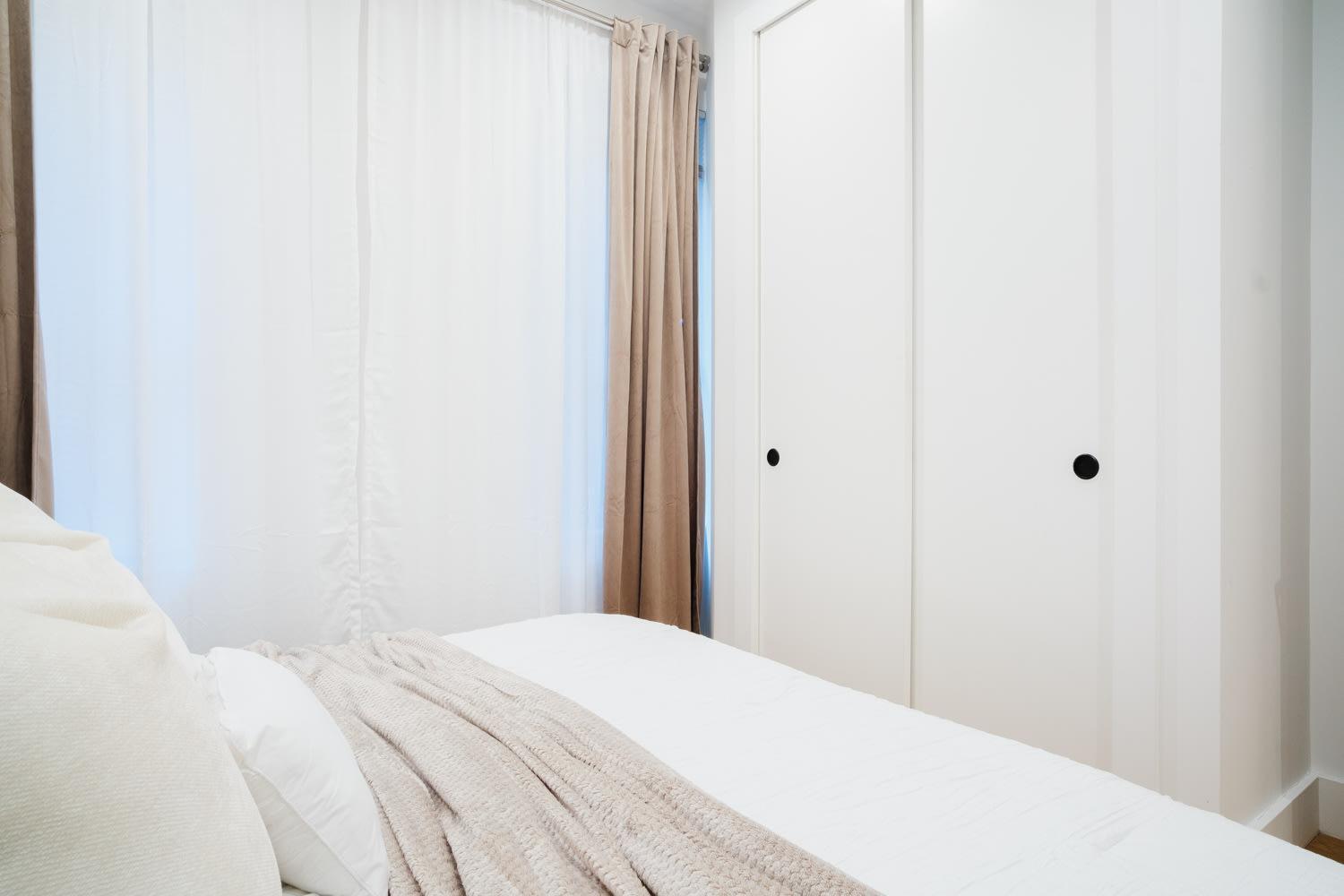 1288-4r Newly Furnished Prime Ues 2br *