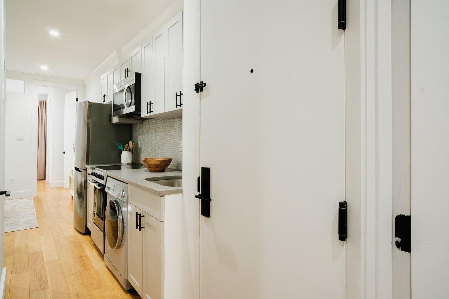 1288-4r Newly Furnished Prime Ues 2br