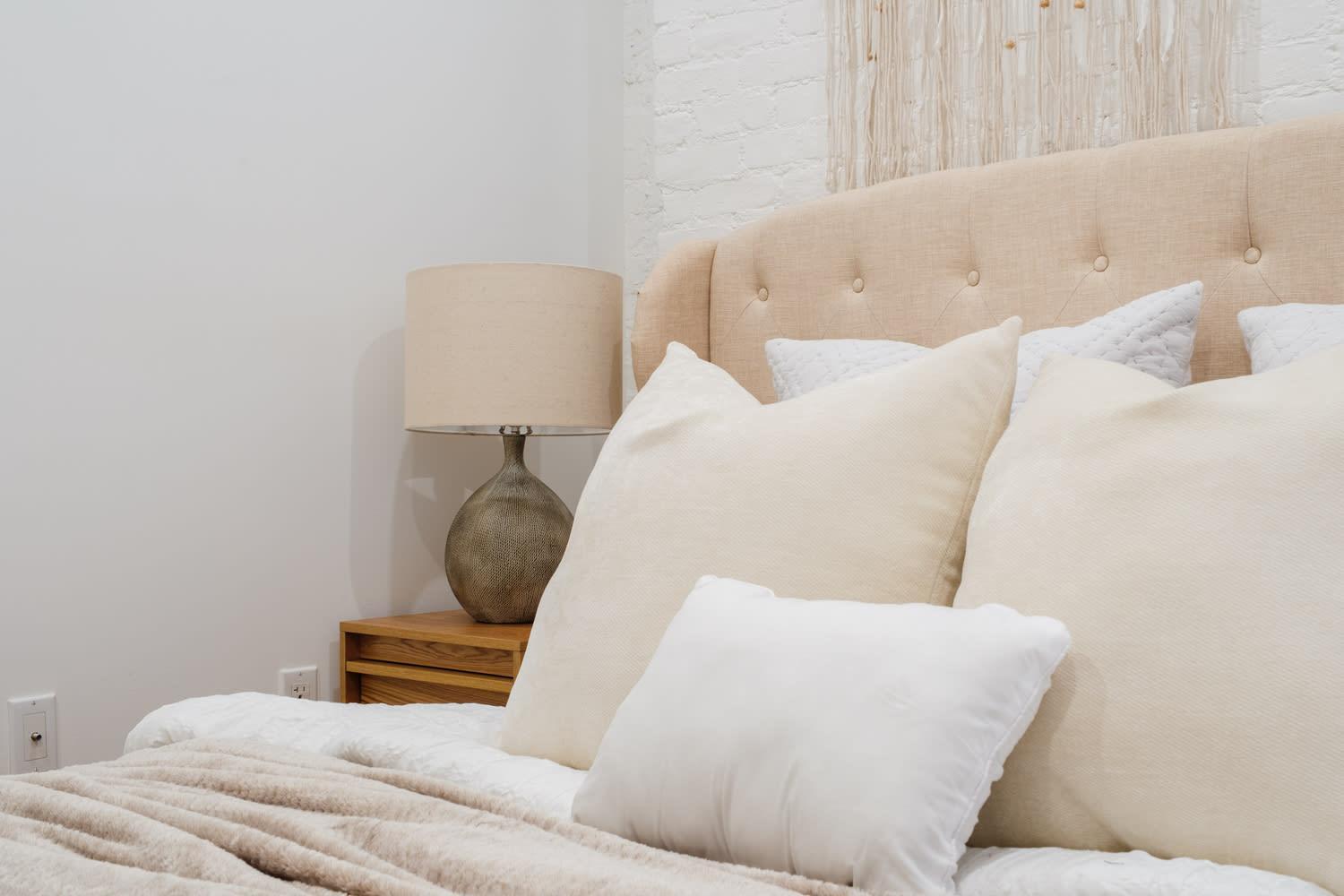 1288-4r Newly Furnished Prime Ues 2br Apartment *