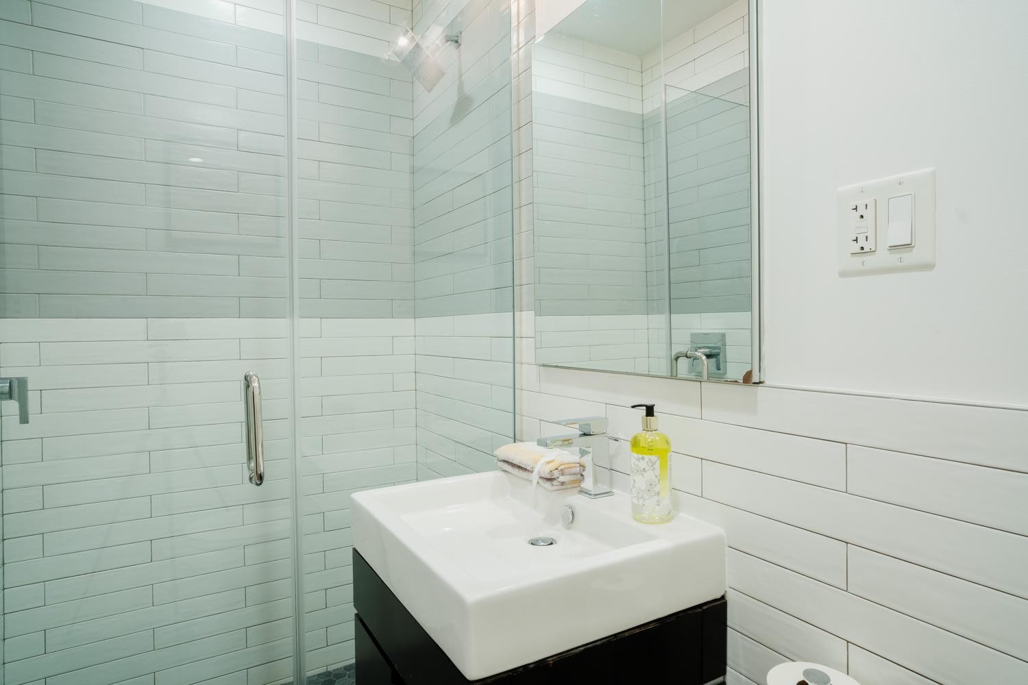 1288-4r Newly Furnished Prime Ues 2br *