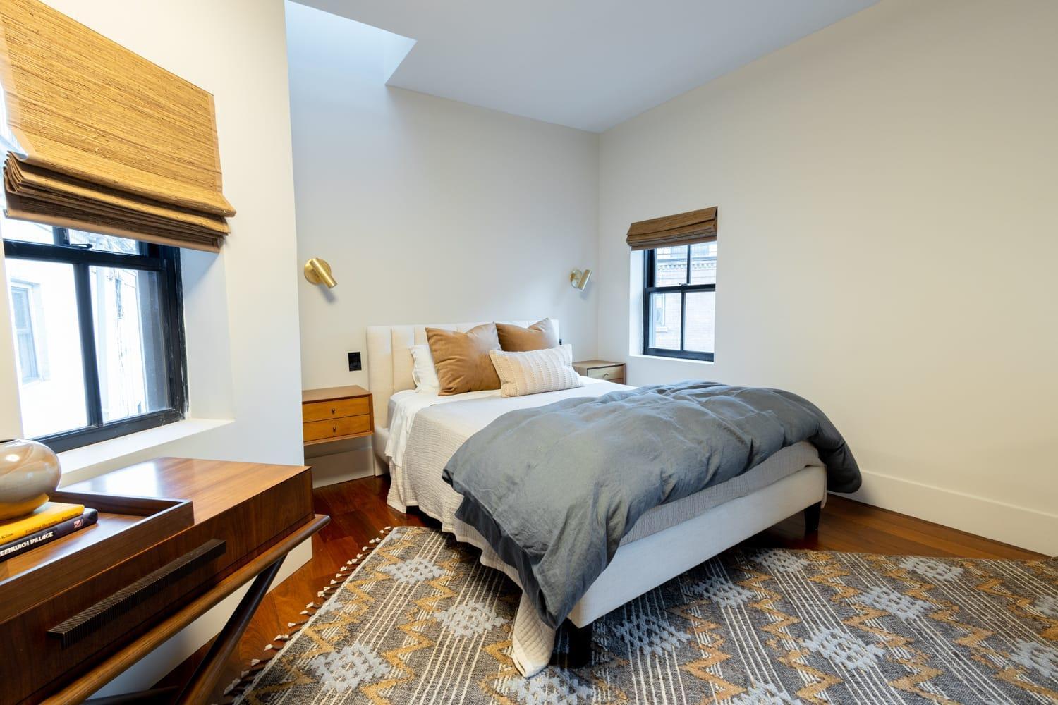 E10-3 3br Designer Townhouse Apartment *