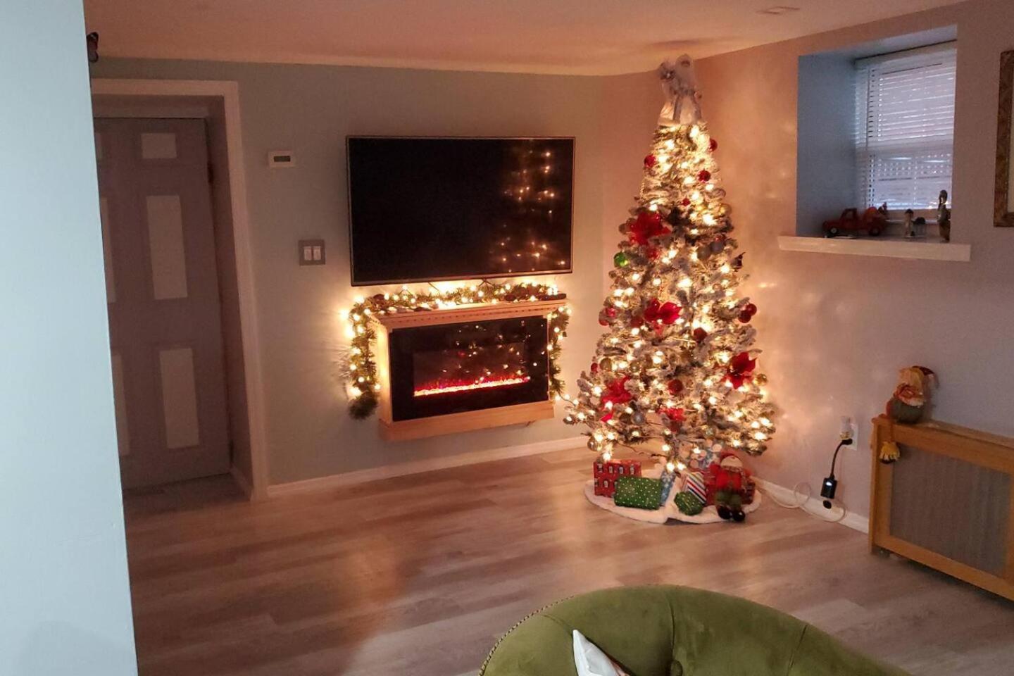 Lovely 2 Bedroom With 2 Entrance And Parking With A Fee *