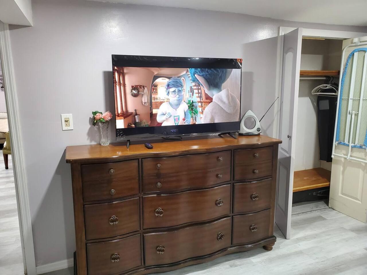 Lovely 2 Bedroom With 2 Entrance And Parking With A Fee * New York