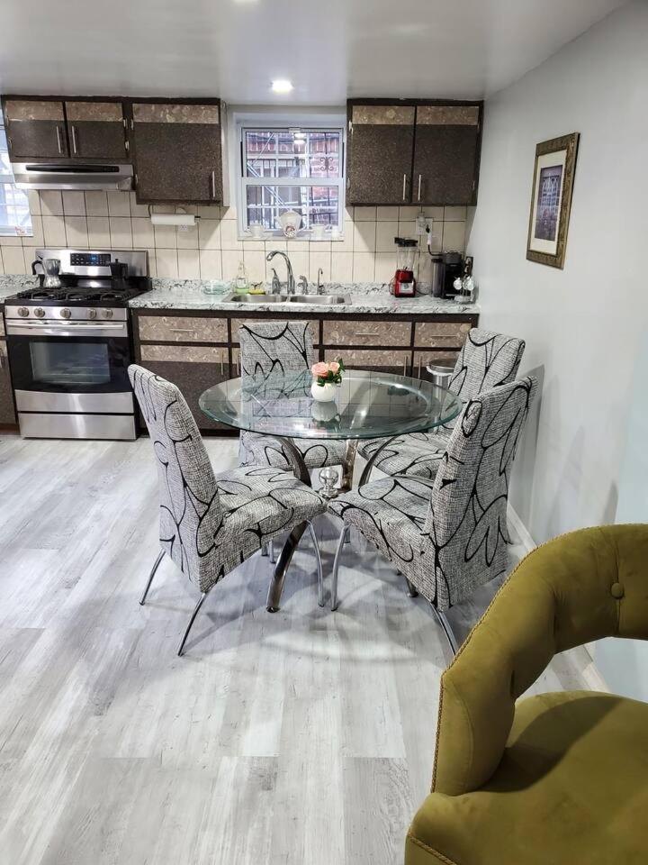 Apartment Lovely 2 Bedroom With 2 Entrance And Parking With A Fee New York