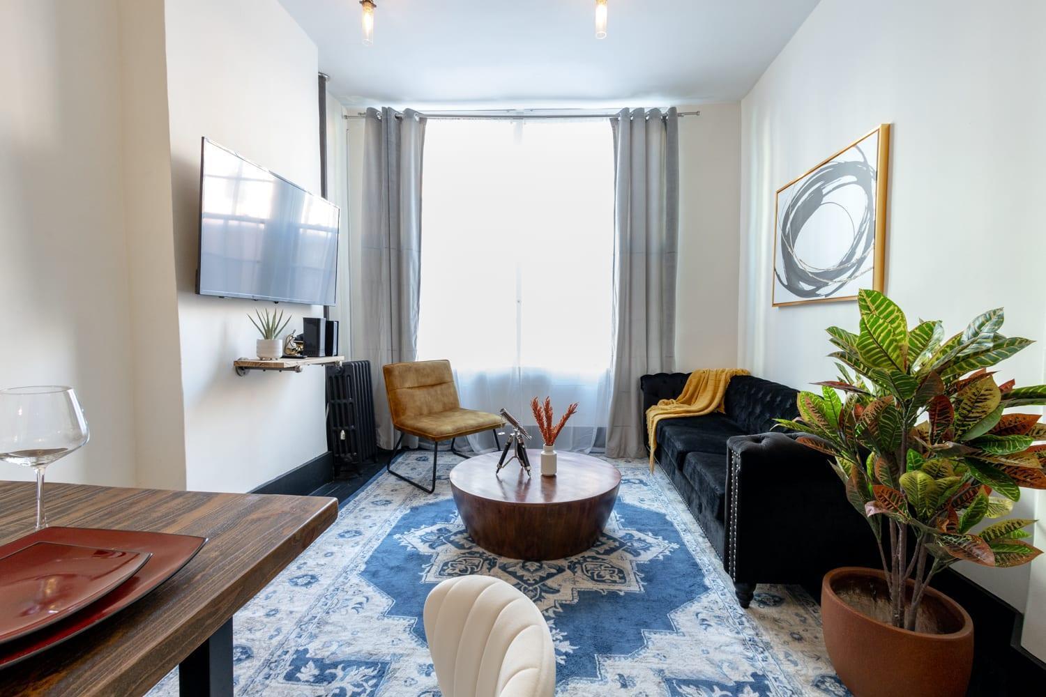 E10-1 Designer East Village Townhouse 1br * New York