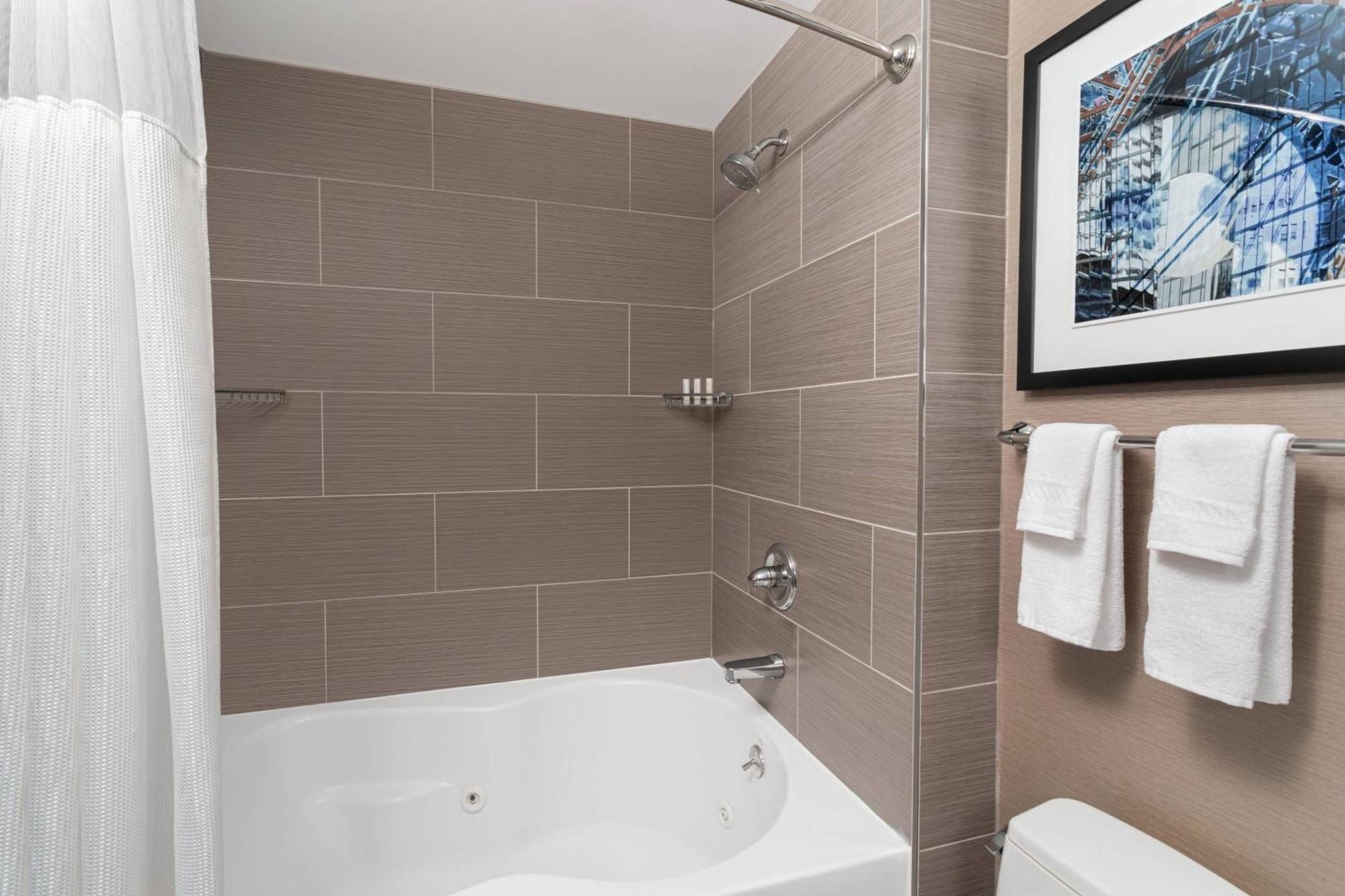 Hotel Fairfield & By Marriott Staten Island