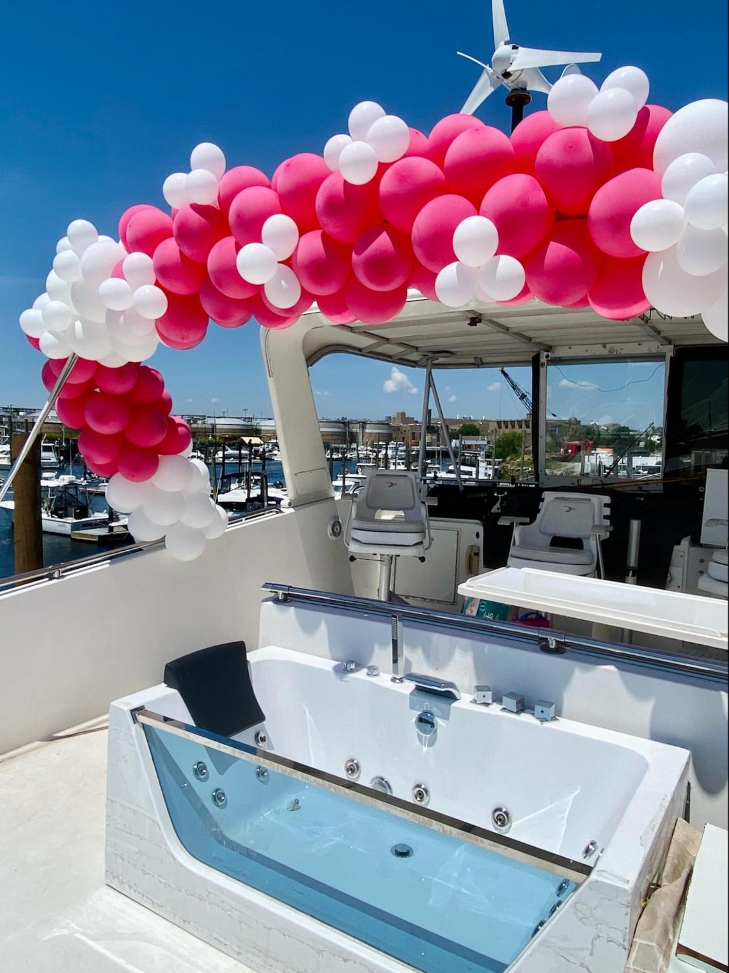 Botel Romantic @ Ocean 3-deck Yacht *