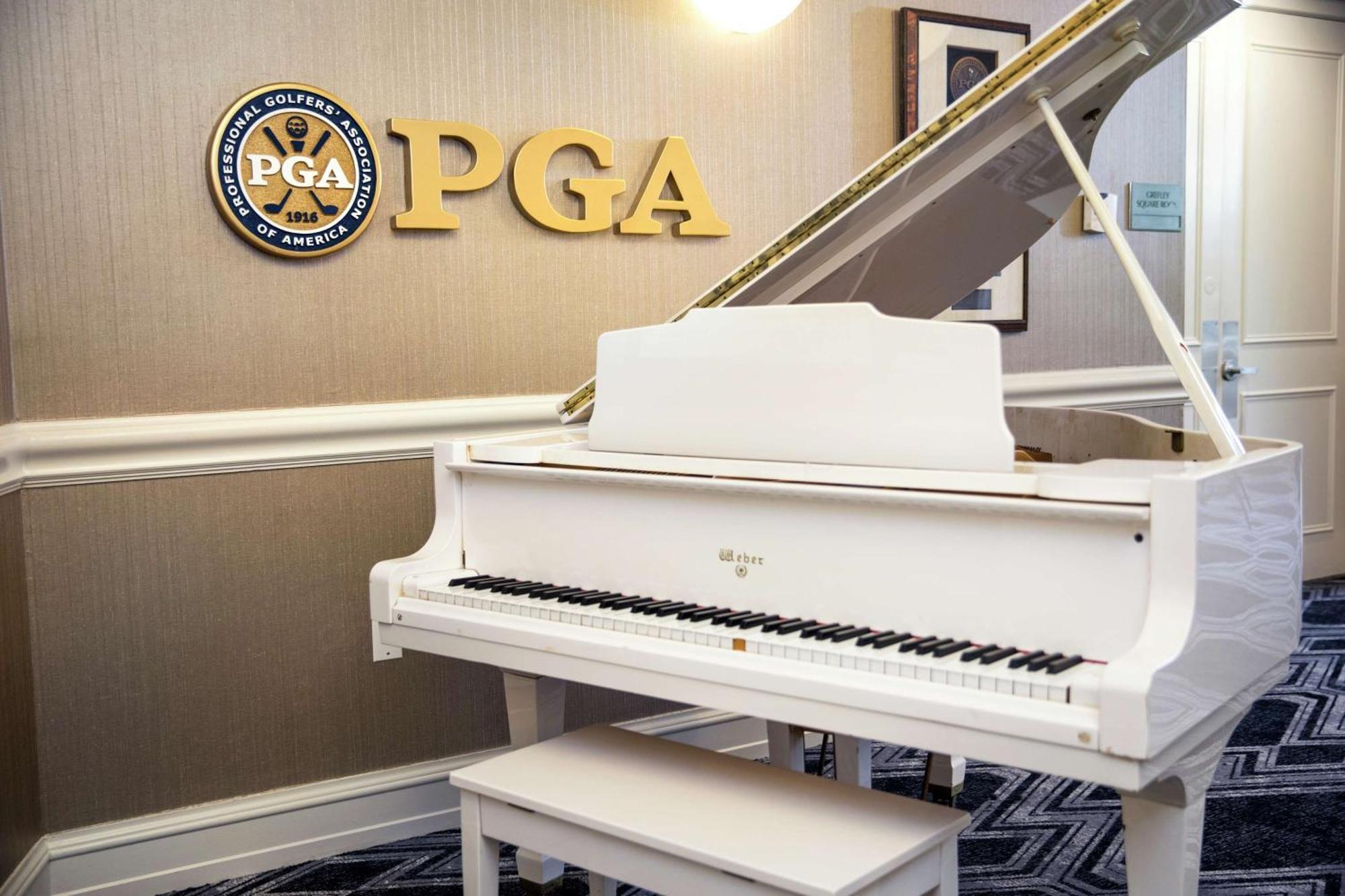 Hotel Martinique On Broadway, Curio Collection By Hilton