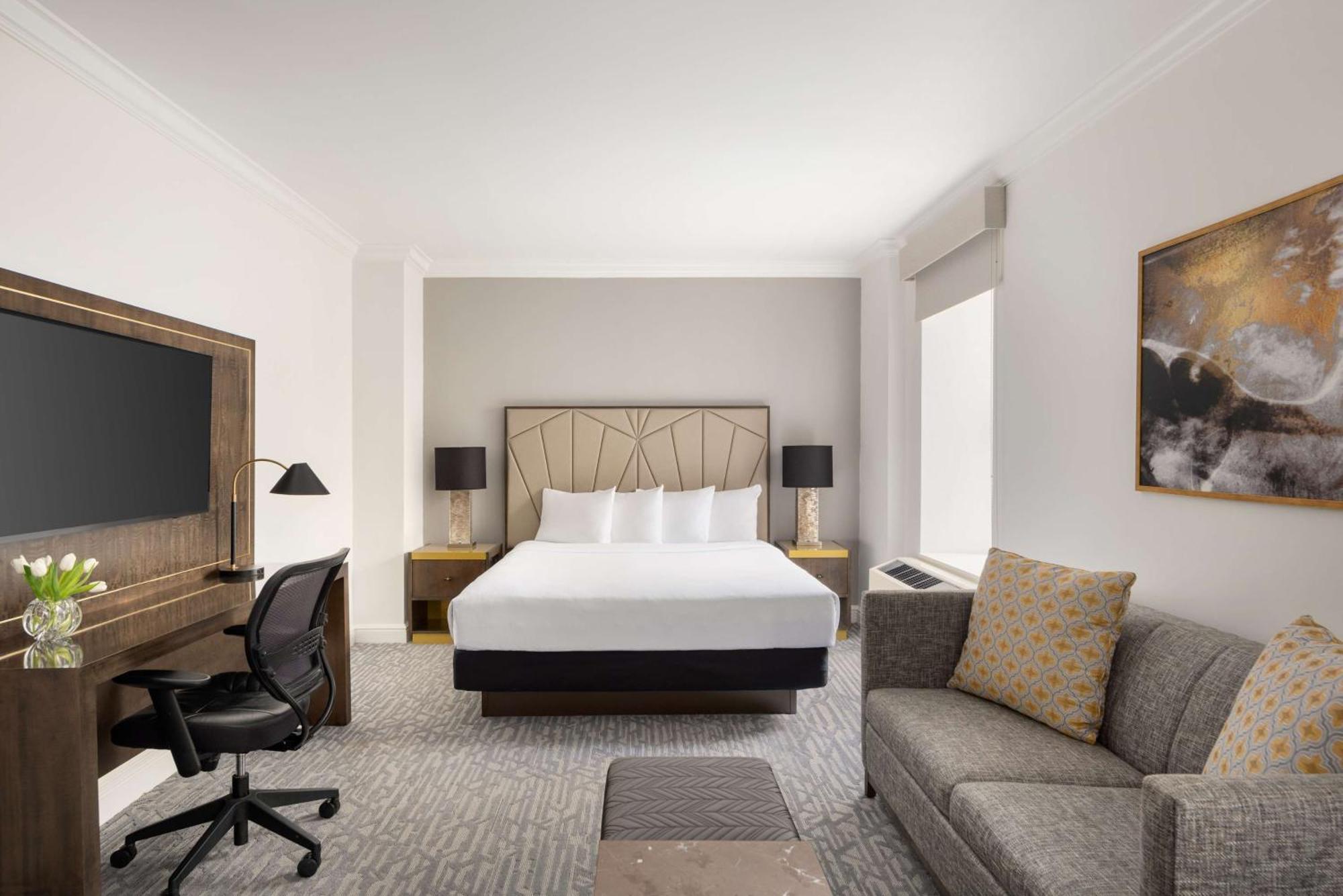 Martinique On Broadway, Curio Collection By Hilton Hotel 4*