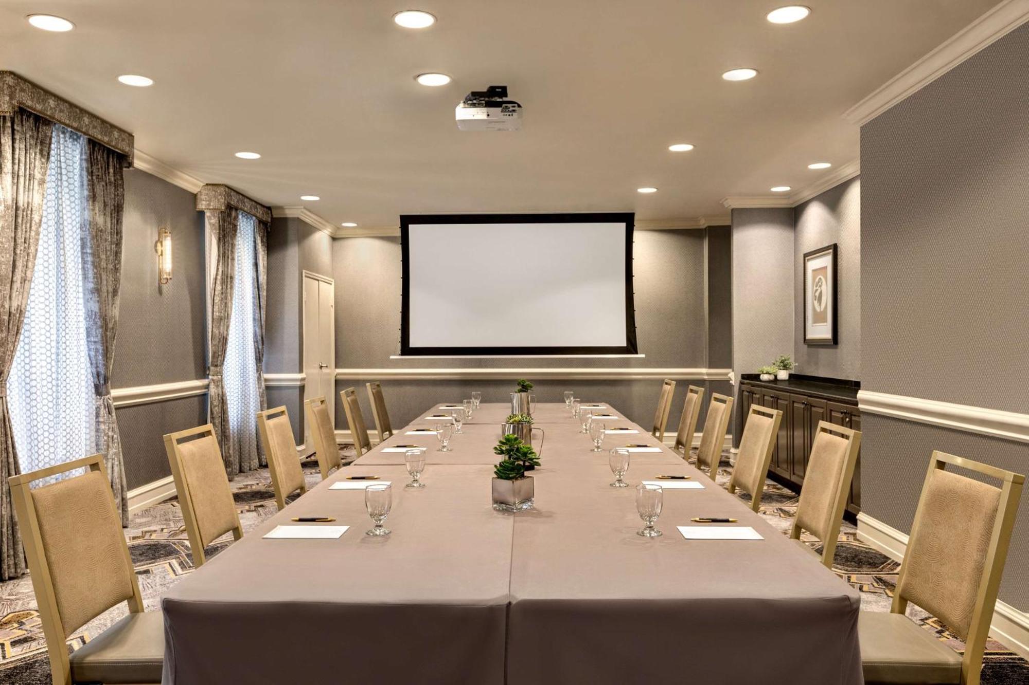 Martinique On Broadway, Curio Collection By Hilton Hotel New York