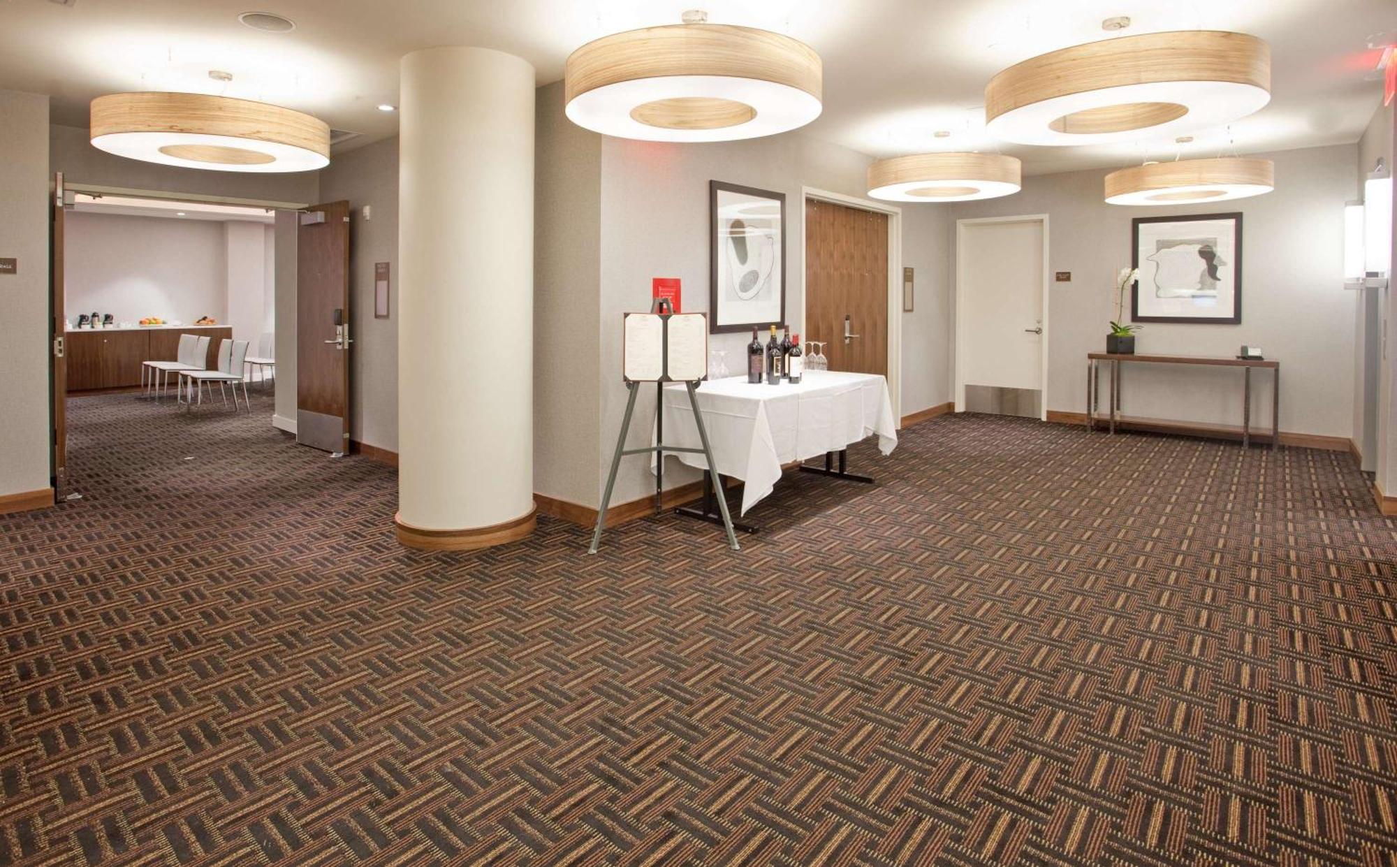 Hilton Garden Park South Hotel 3*