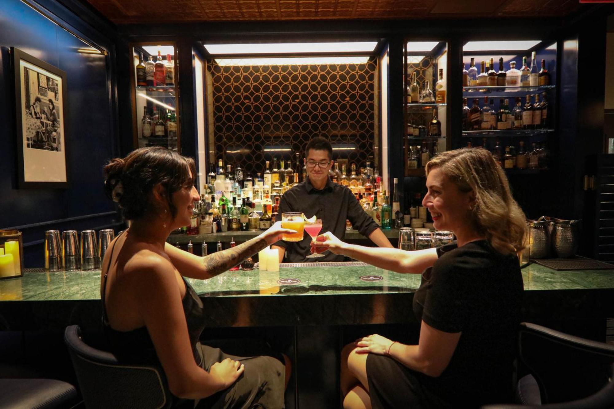 Hotel The Iroquois Times Square, A Small Luxury Hotel New York