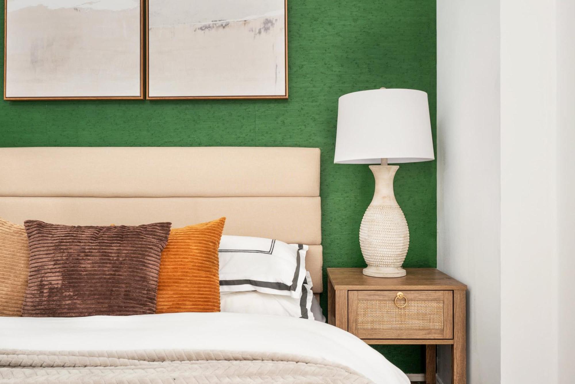 139-3e West Village 1br Value Apartment