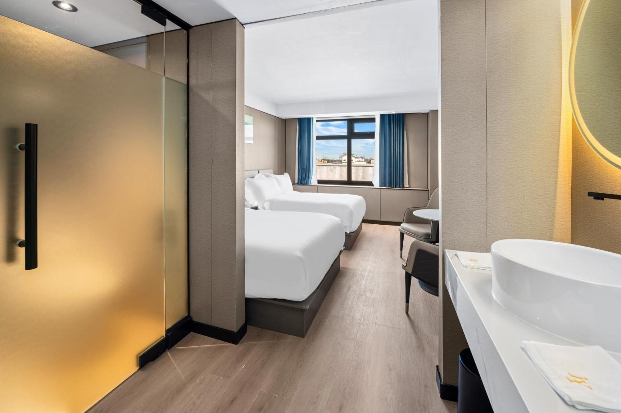 Ly Hotel