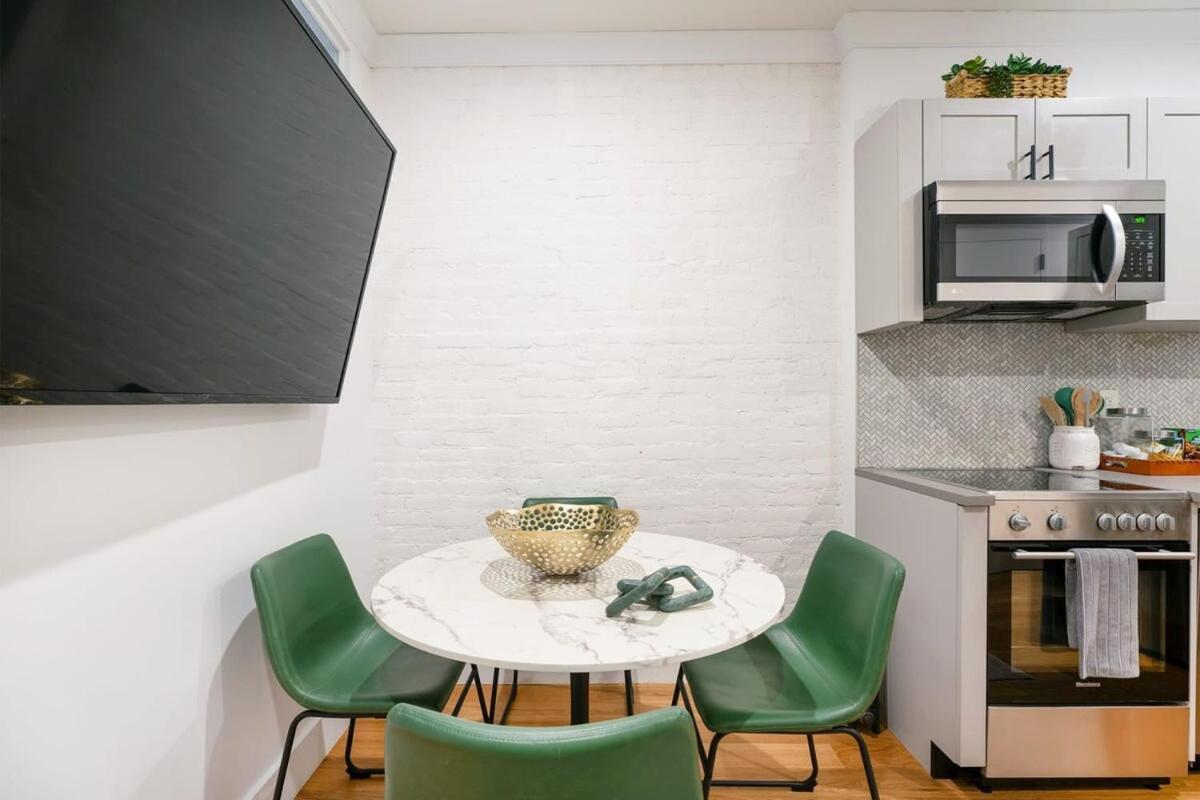 Apartment 1288-3rs New Renovated 2 Bedrooms