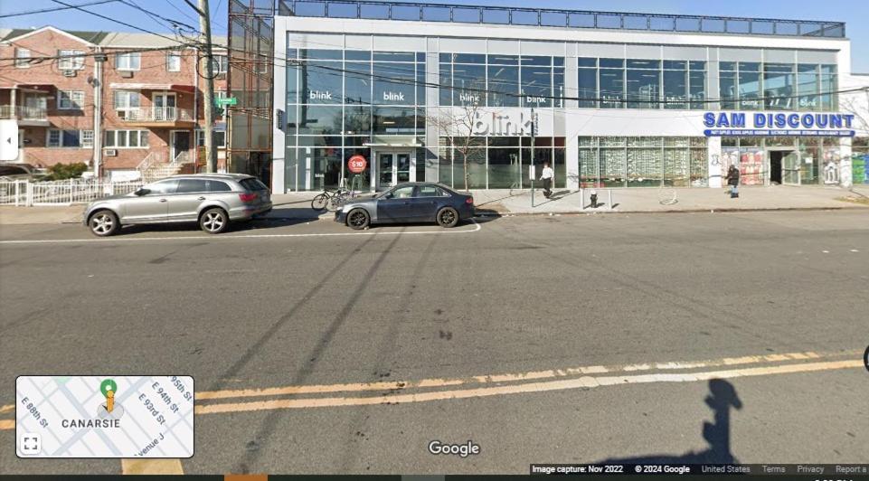 Homestay Floor With Skylight Brooklyn *