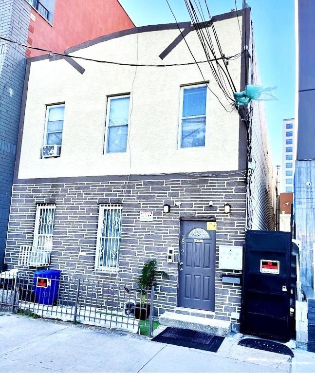 Appartement 2 Bedrooms Lr Kit Bath And Backyard 2 Stops To Manhattan *