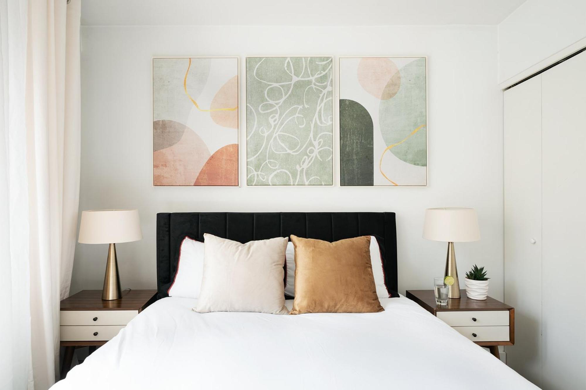 809-3a 1br Columbus Circle Elevator W D *