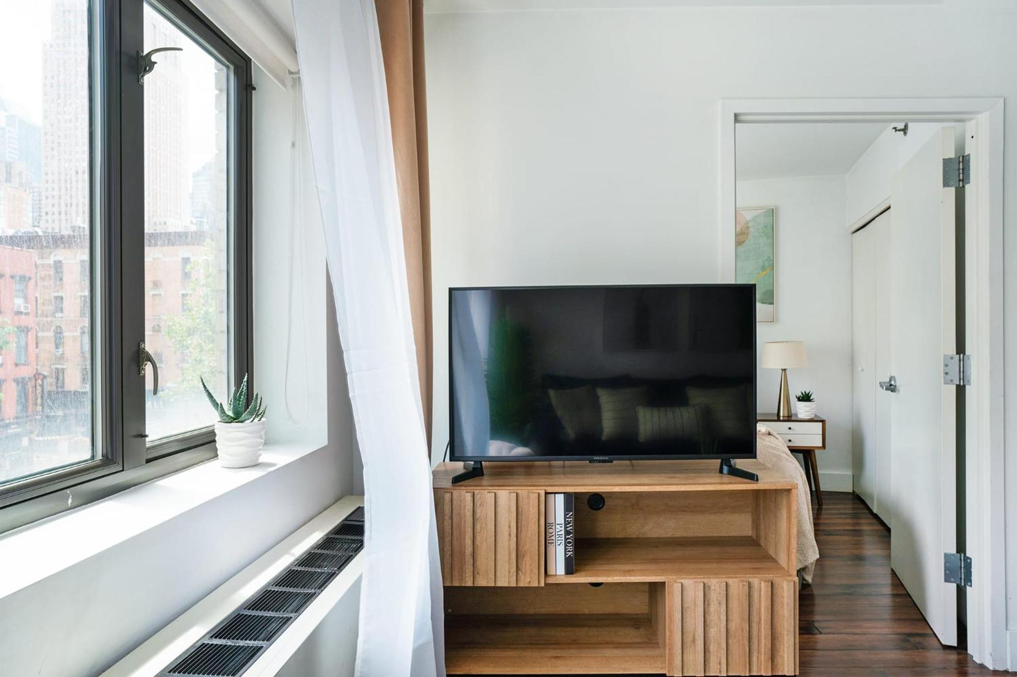 809-3a 1br Columbus Circle Elevator W D New York