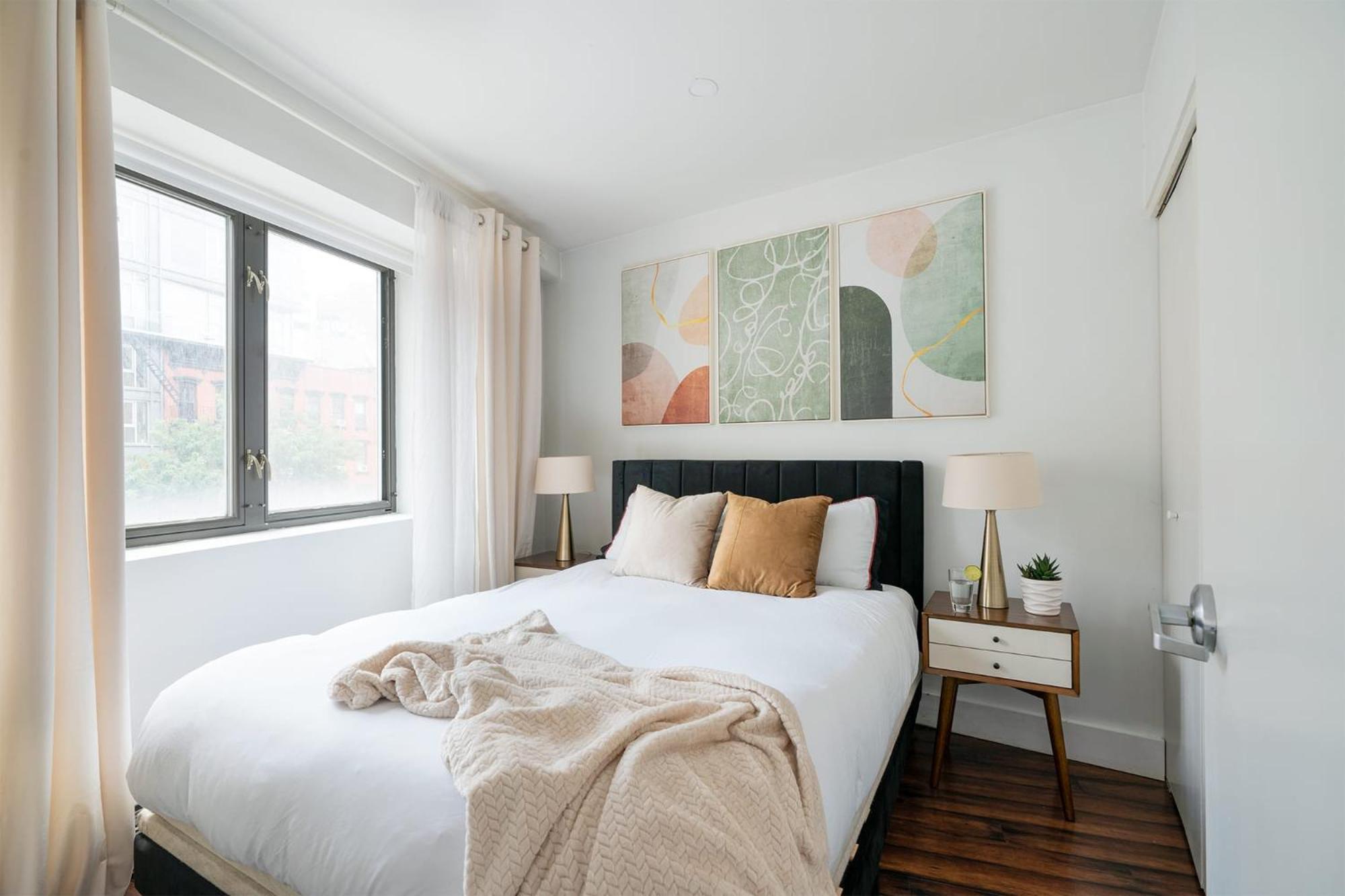 809-3a 1br Columbus Circle Elevator W D