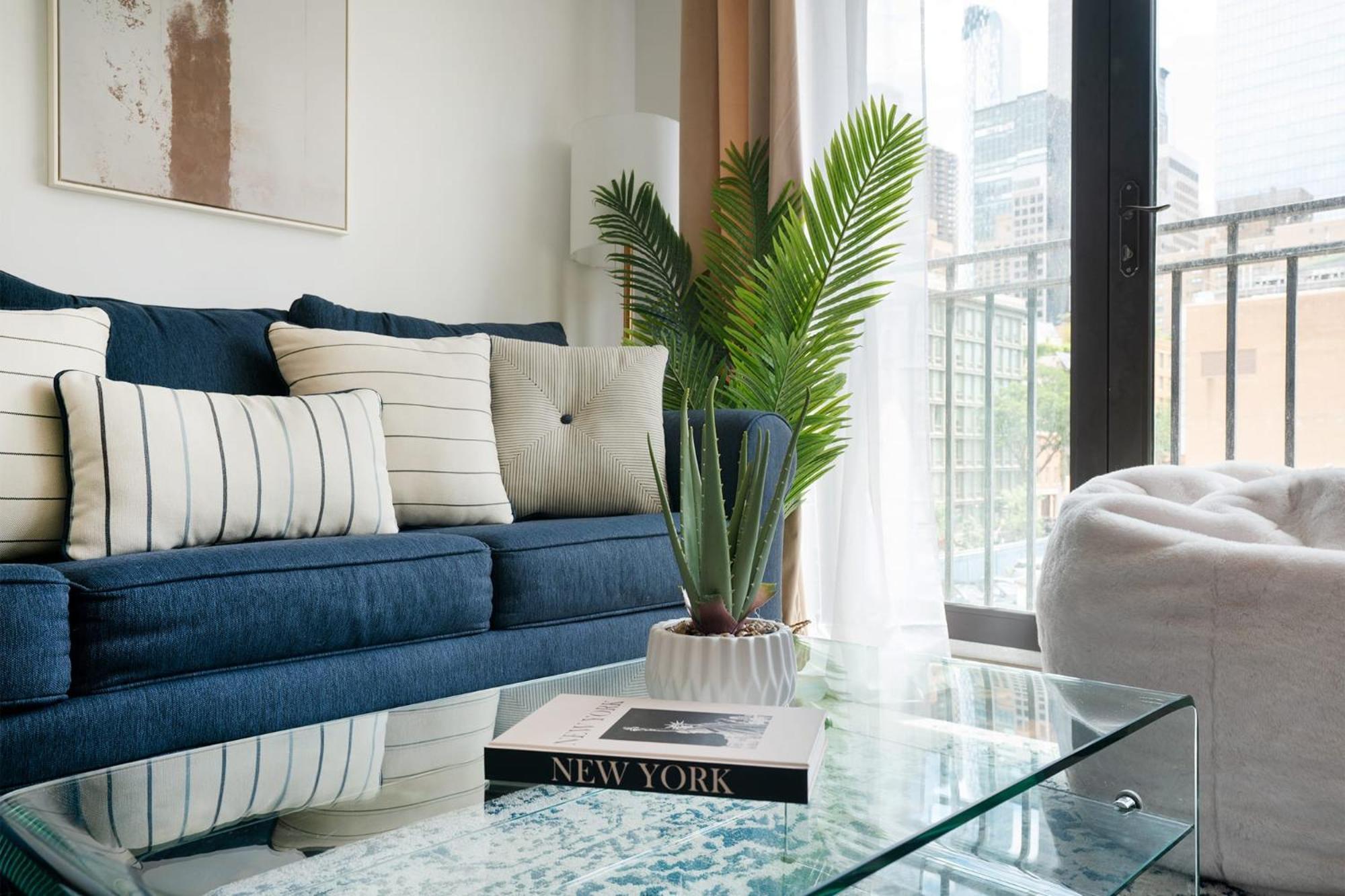 809-3a 1br Columbus Circle Elevator W D *