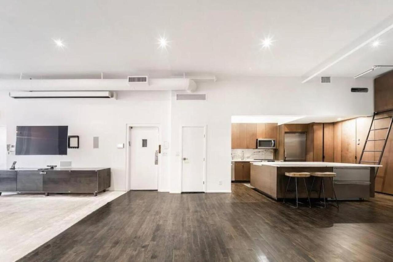 Luxurious 3 Bedroom Beautifully Renovated Loft Appartement New York