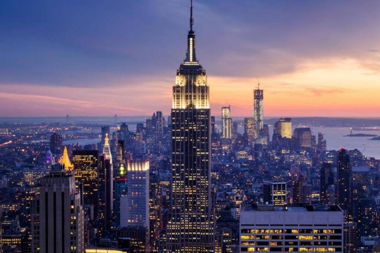 2br Walk To Restaurants & Time Square Apartment New York