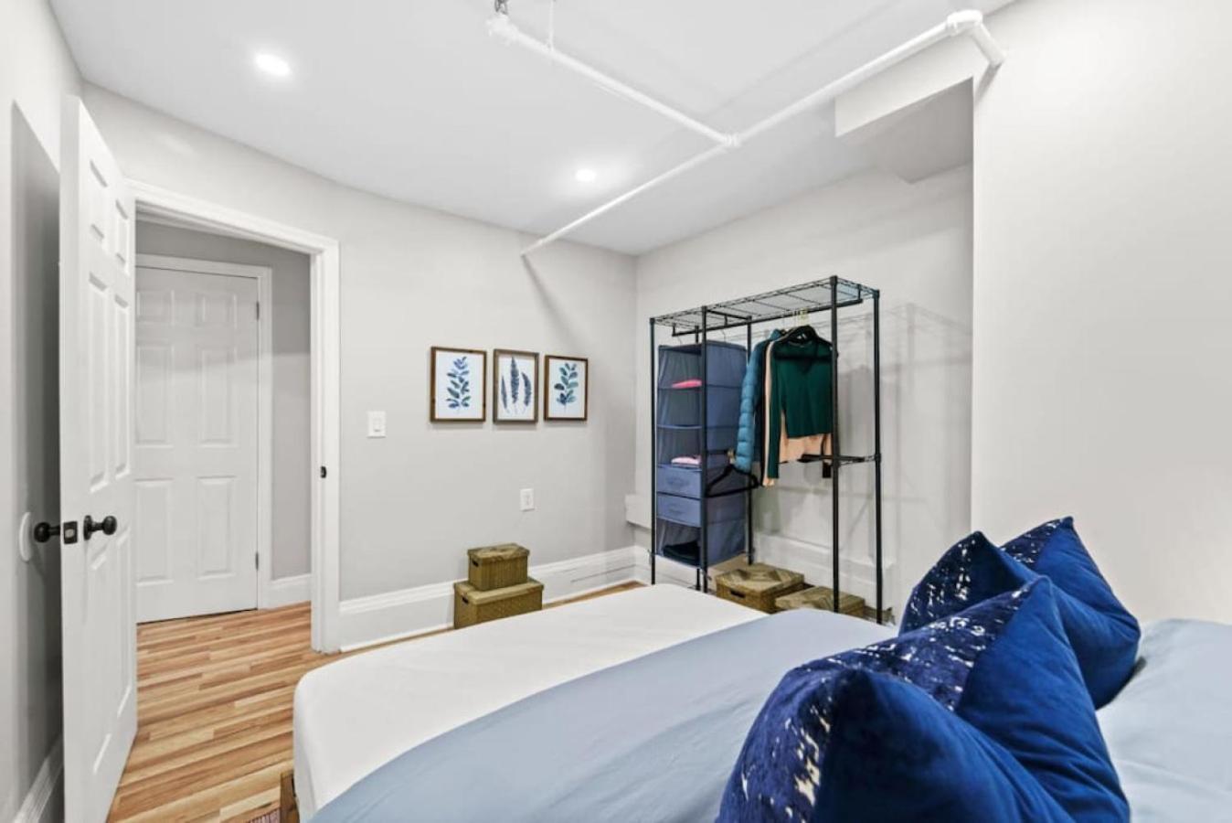 Newly Renovated 2br W Rare Private Backyard And Bbq *