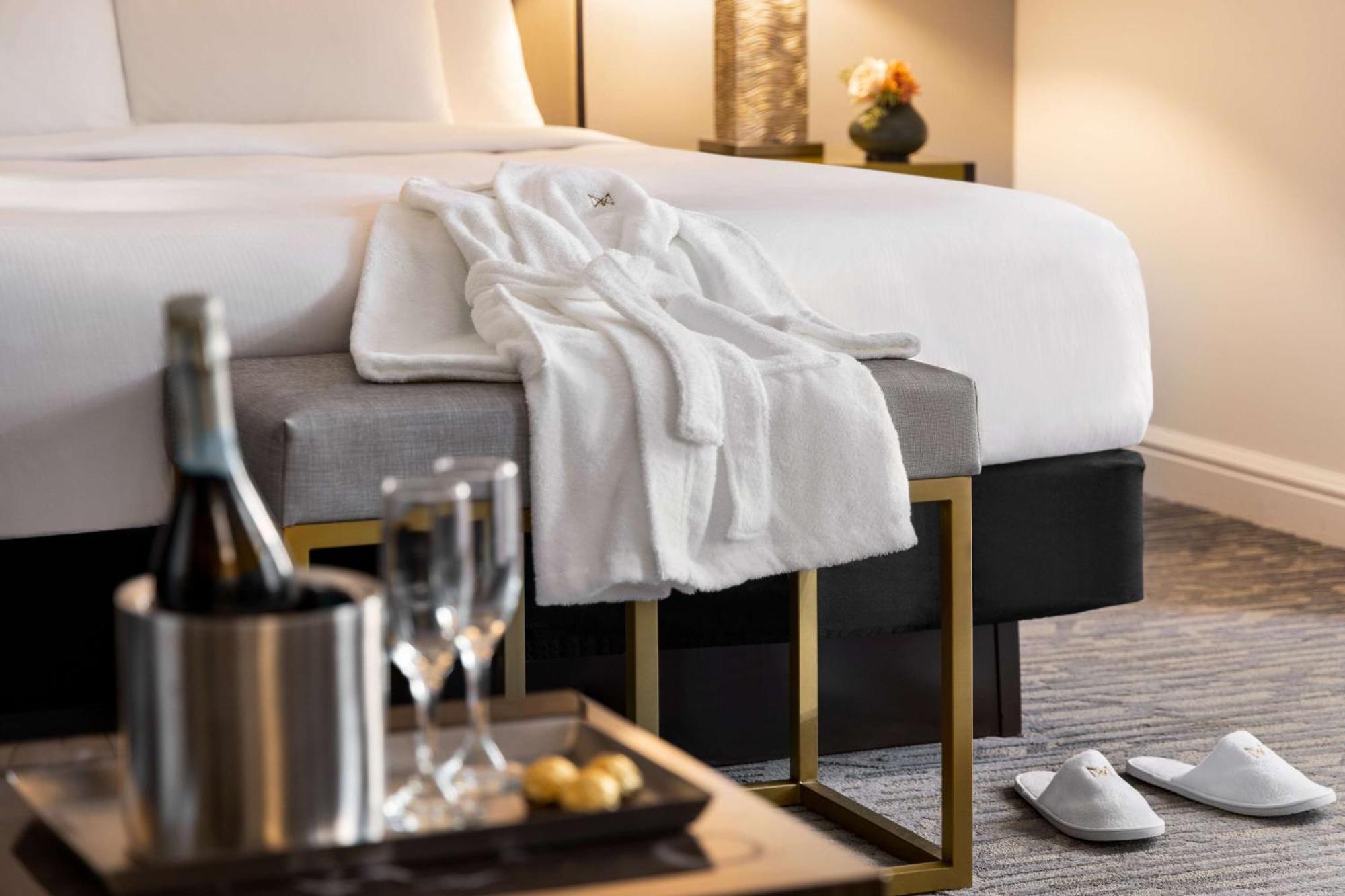 Martinique On Broadway, Curio Collection By Hilton Hotel 4*