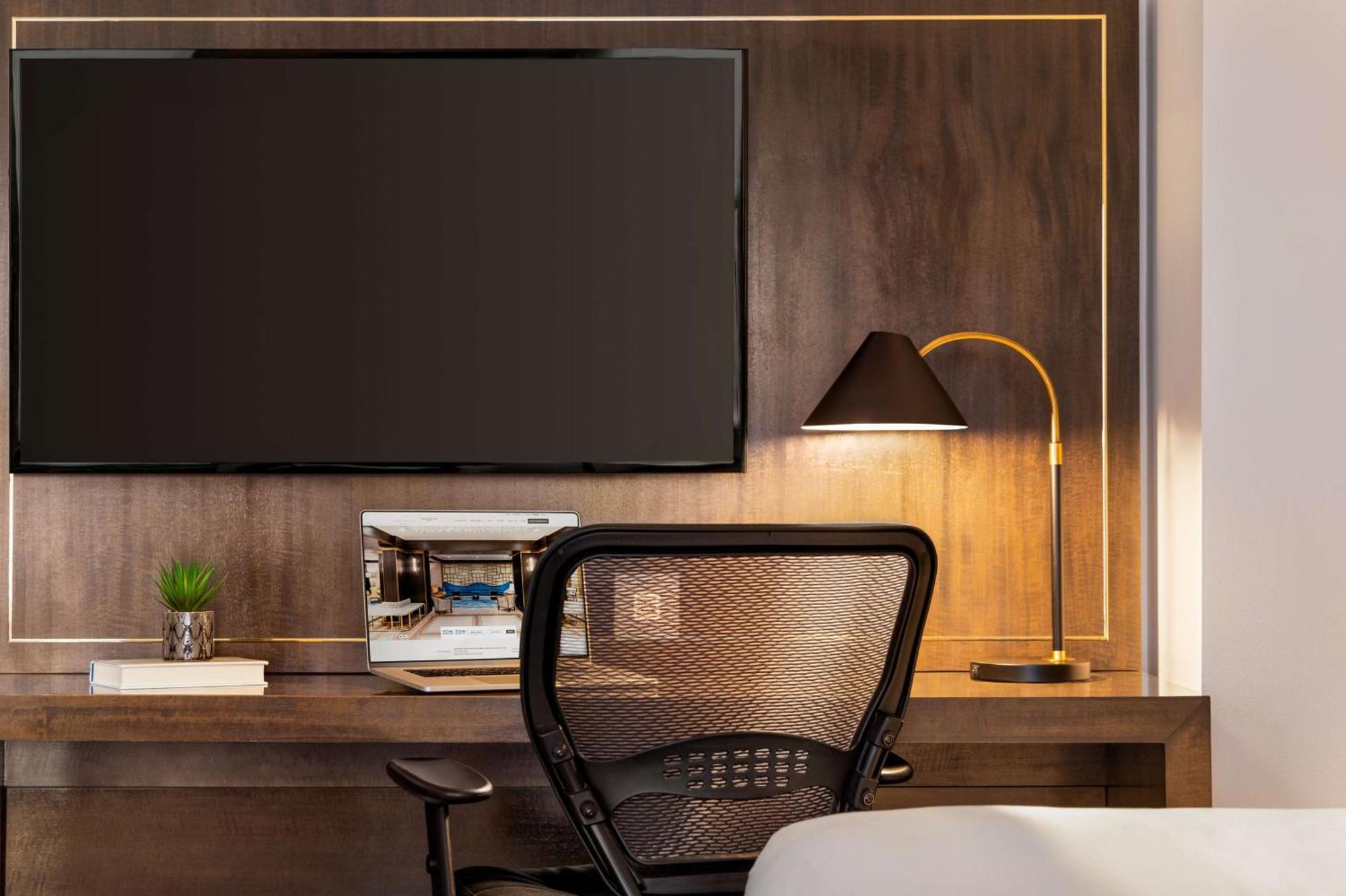 Martinique On Broadway, Curio Collection By Hilton Hotel New York