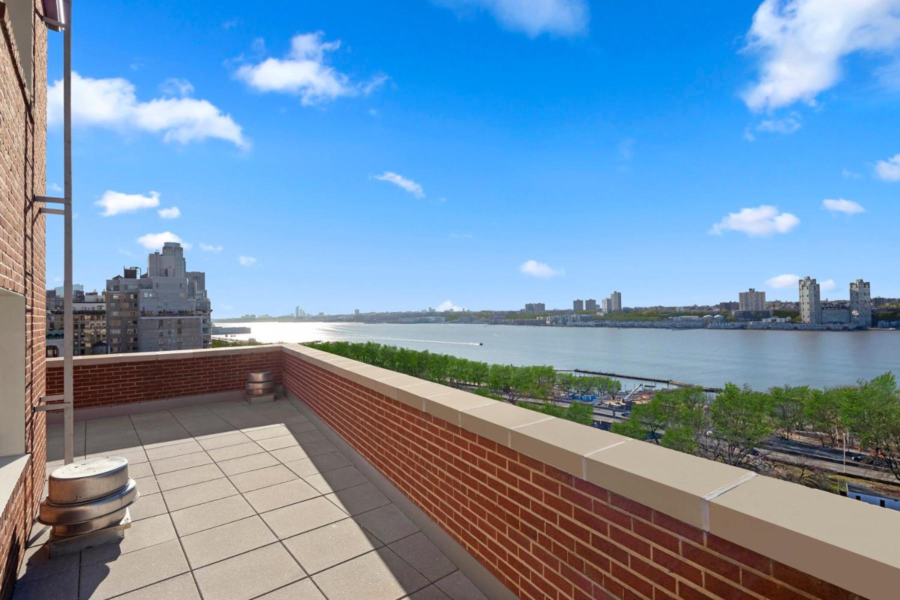 Riverside Tower Hotel