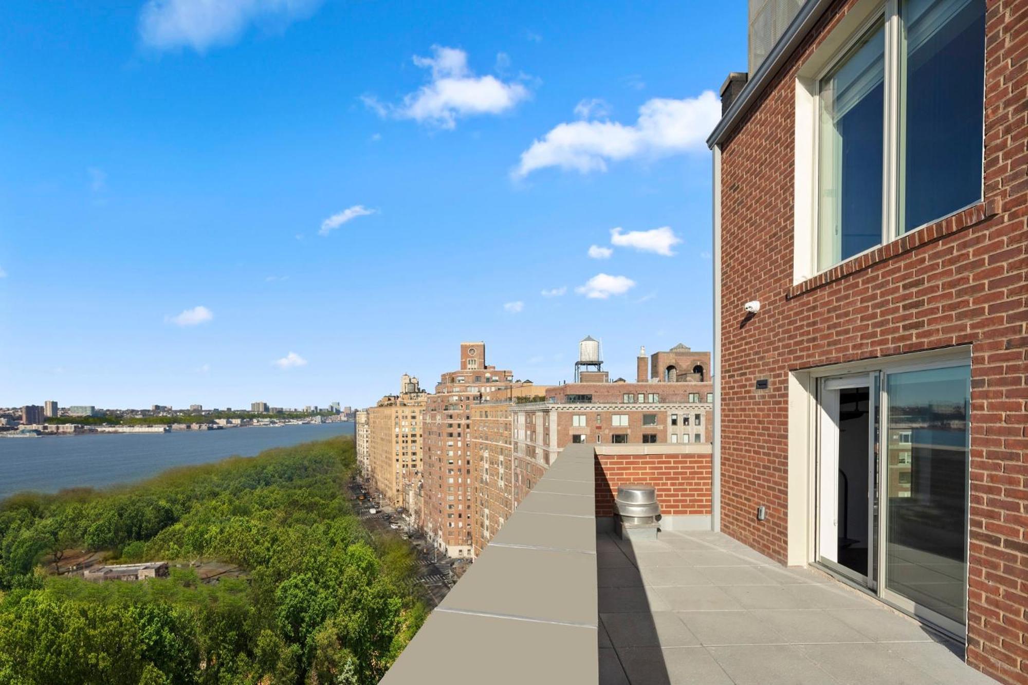 Hotel Riverside Tower