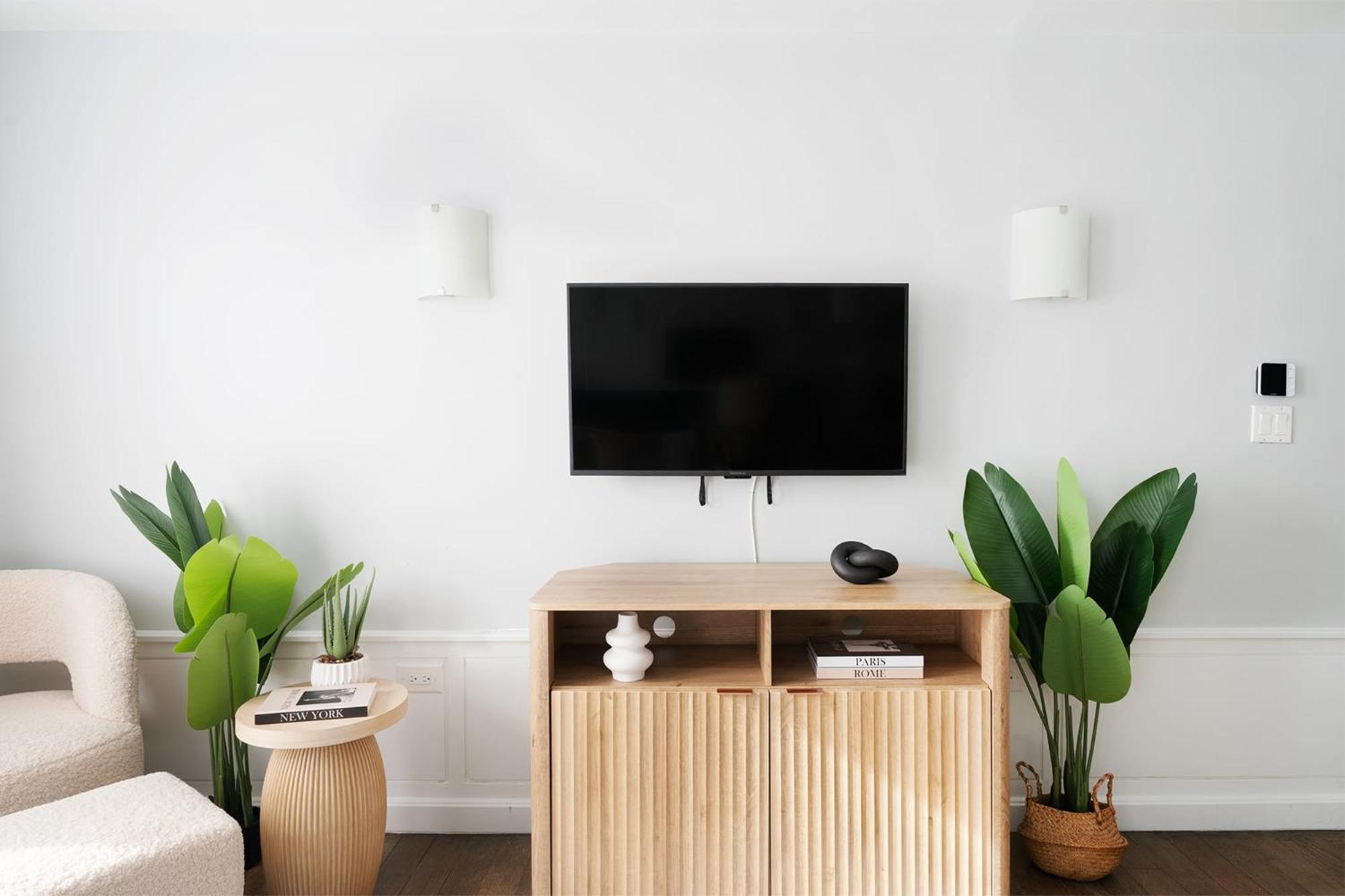 73-519 New Uws Doorman Gym