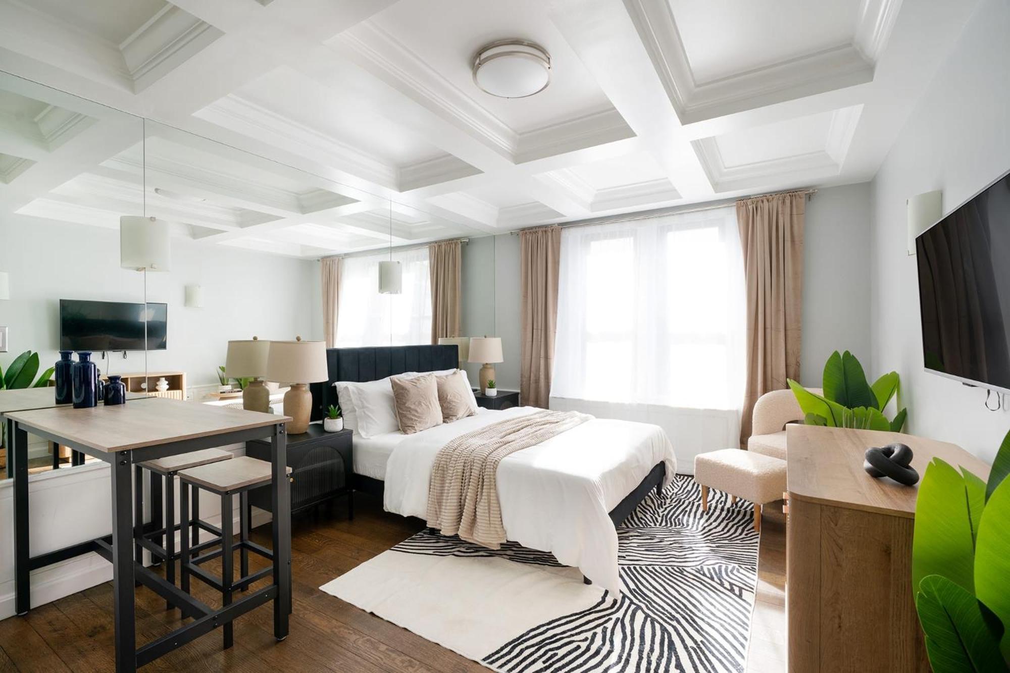 73-519 New Uws Doorman Gym Apartment