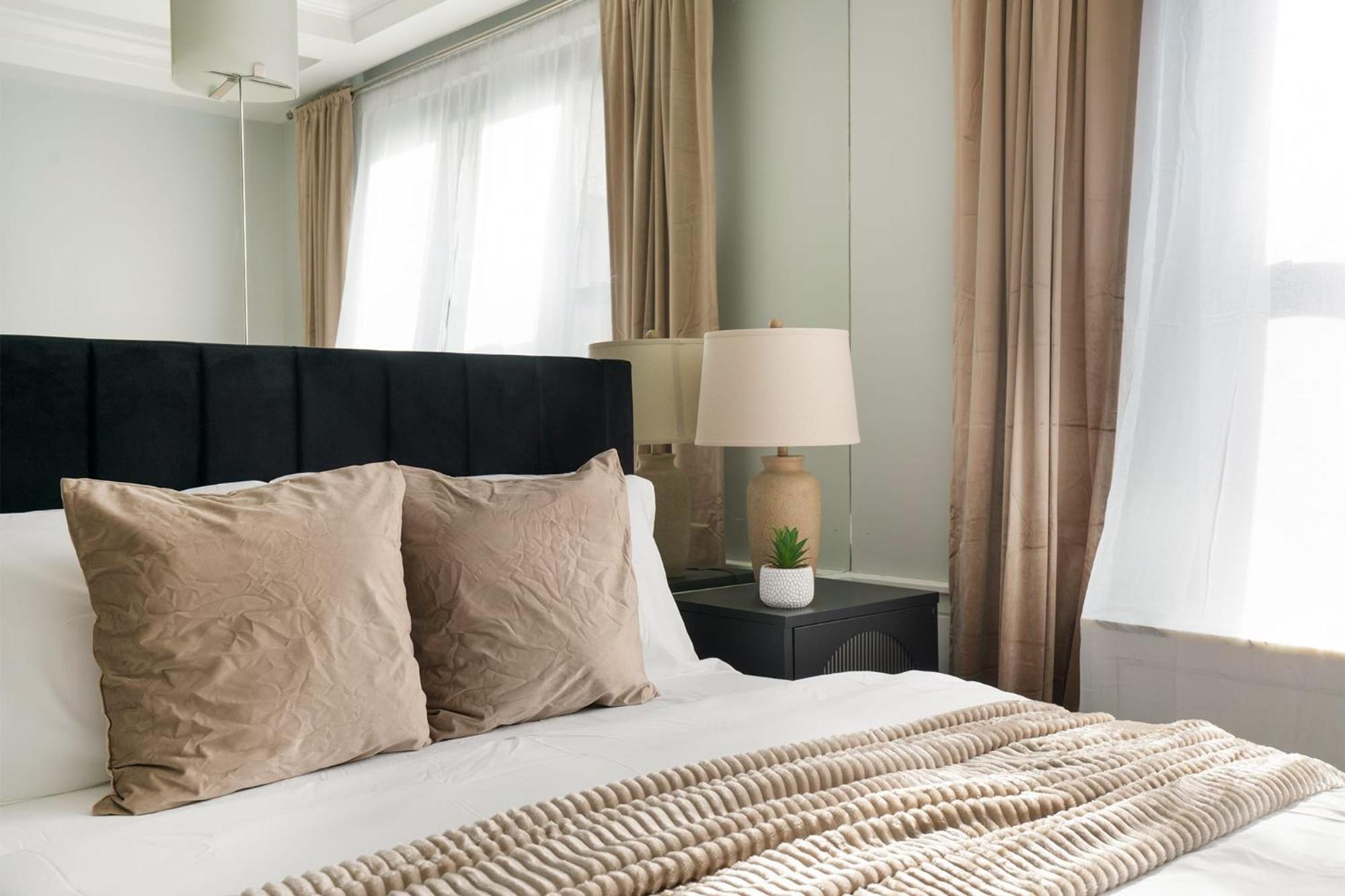 73-519 New Uws Doorman Gym * New York