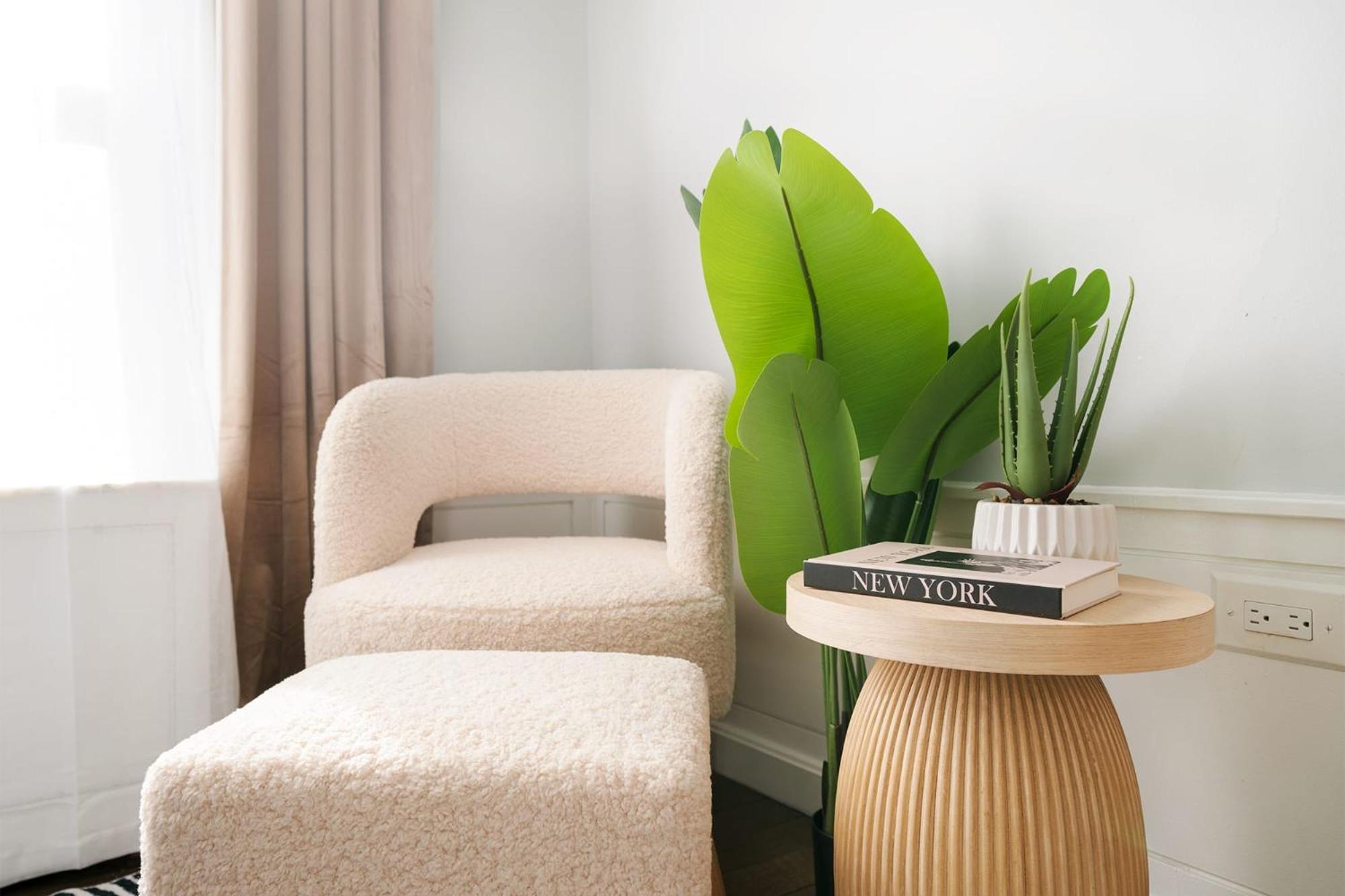 73-519 New Uws Doorman Gym * New York