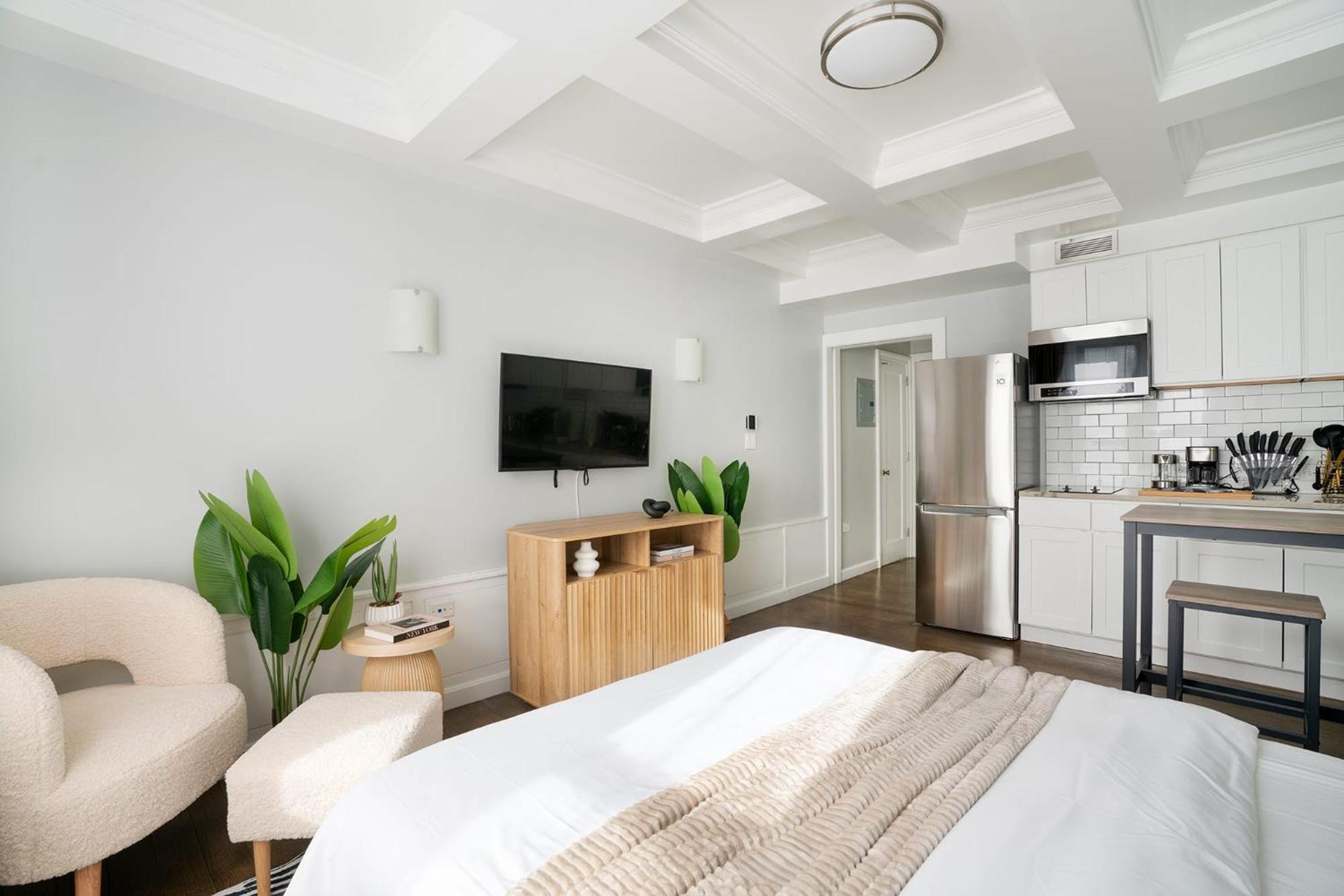 73-519 New Uws Doorman Gym