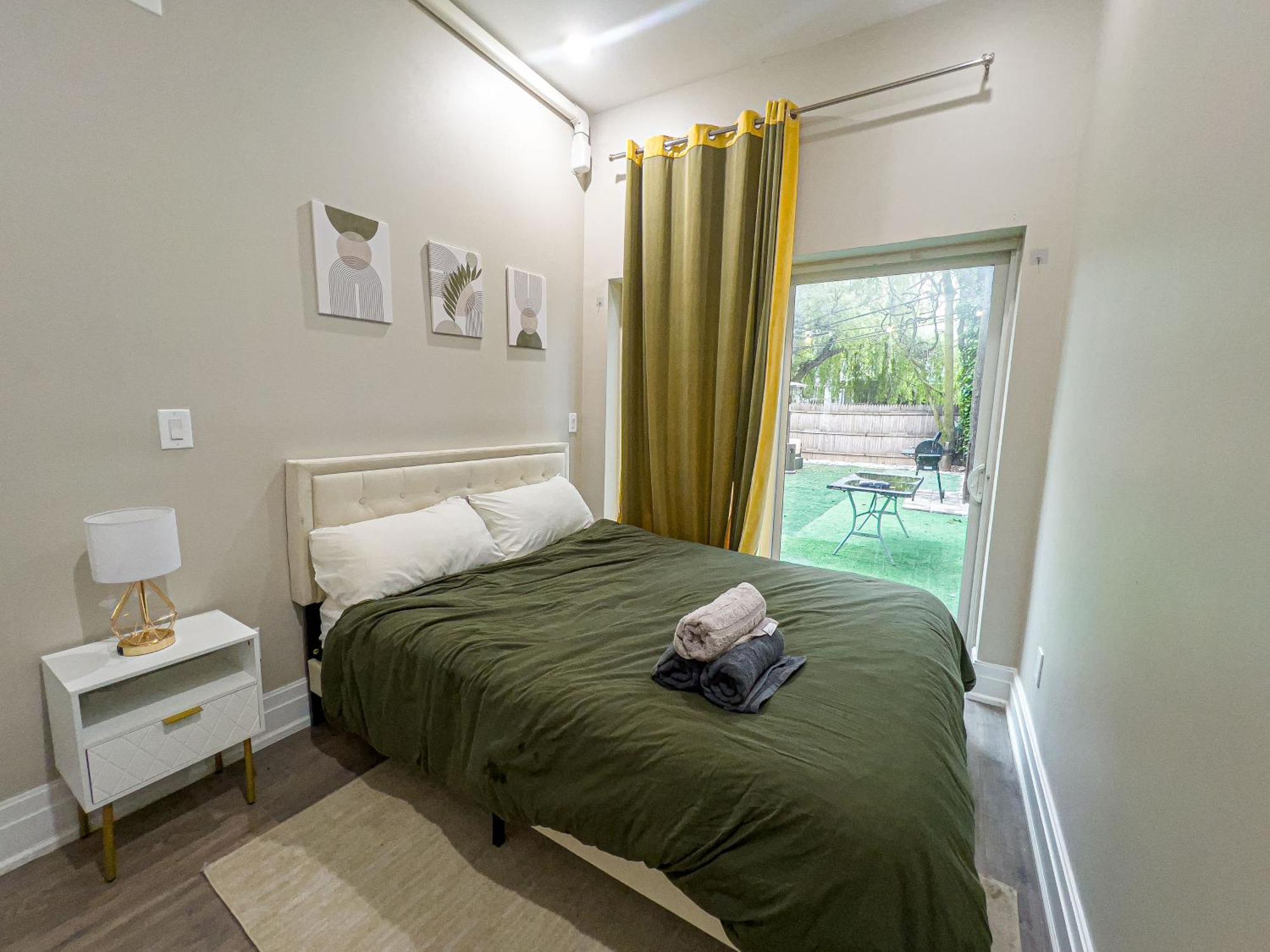 Apartment Charming 2br Bkyrd Near Williamsburg New York